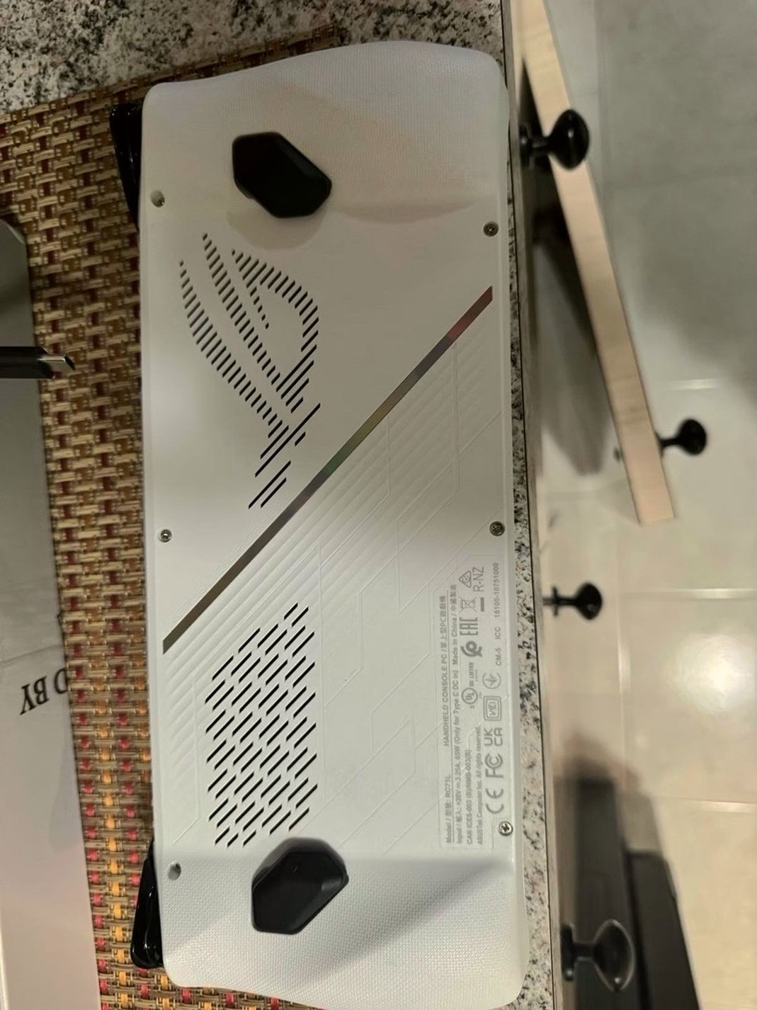 ASUS ROG Ally Z1 2Q93 512GB White Unlocked - Used image 4