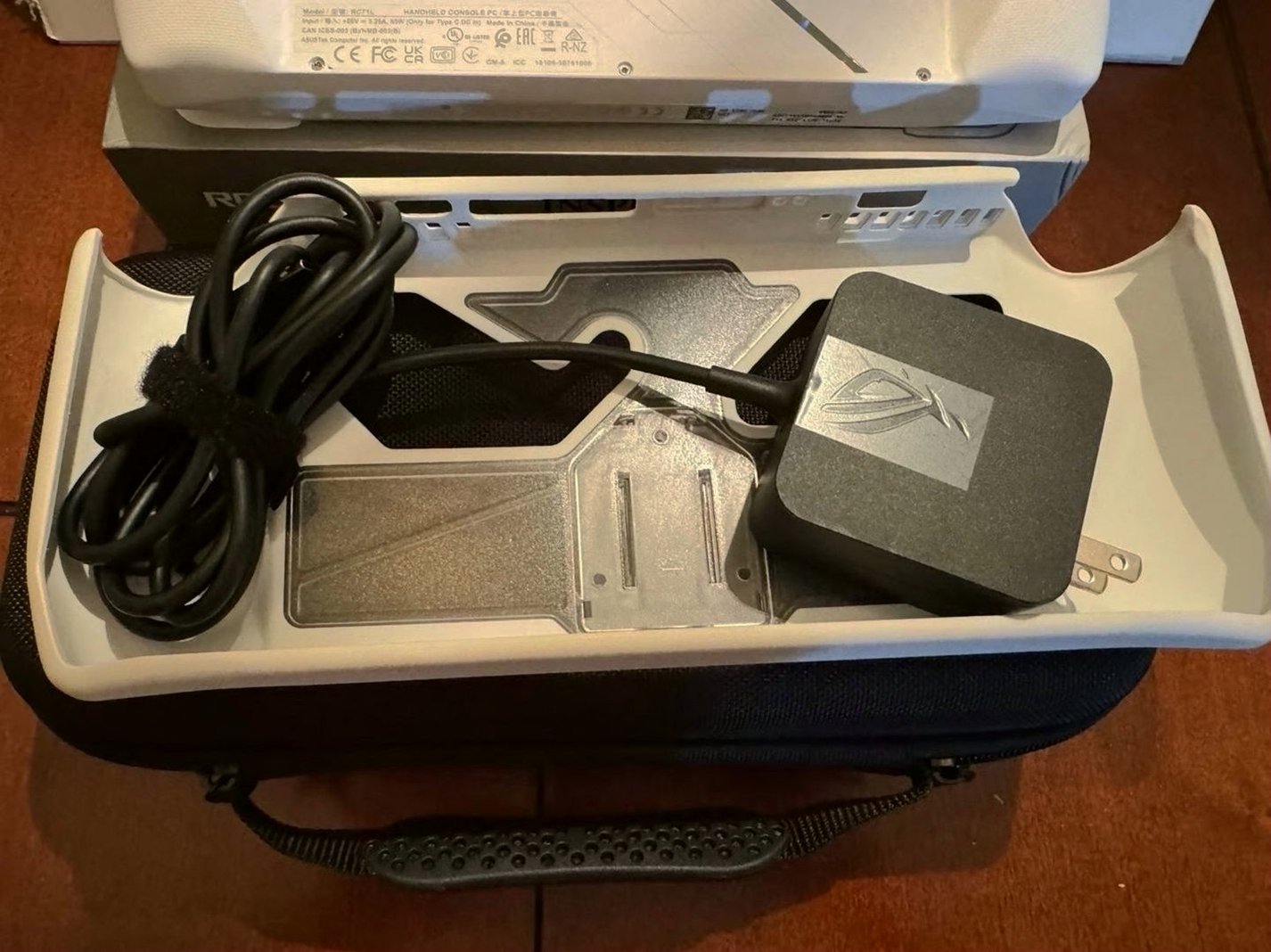 ASUS Rog Ally Z1 Extreme 1TB Black Unlocked - Used image 4