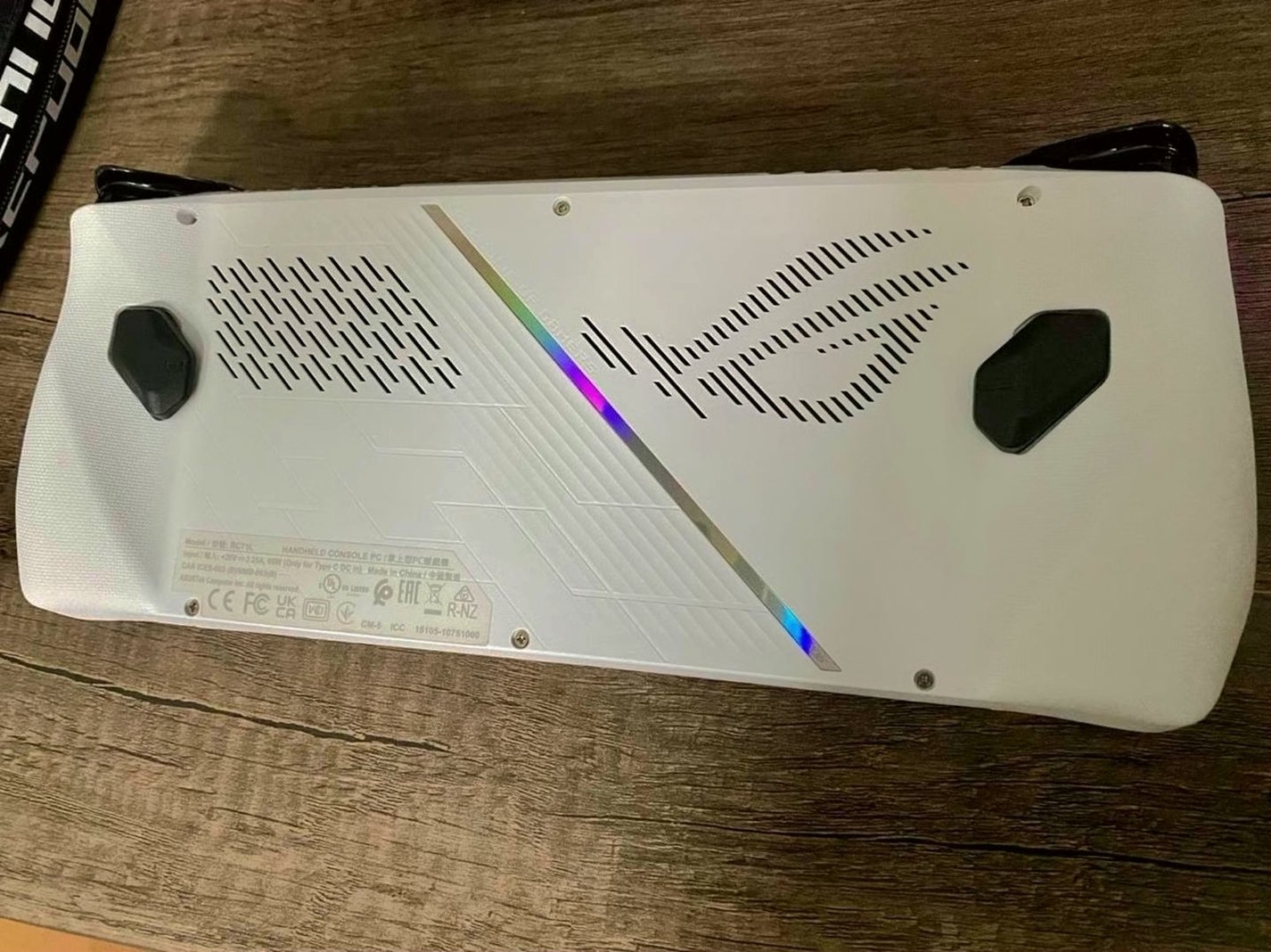 ASUS ROG Ally Z1 Extreme 500GB White Unlocked - Used image 3
