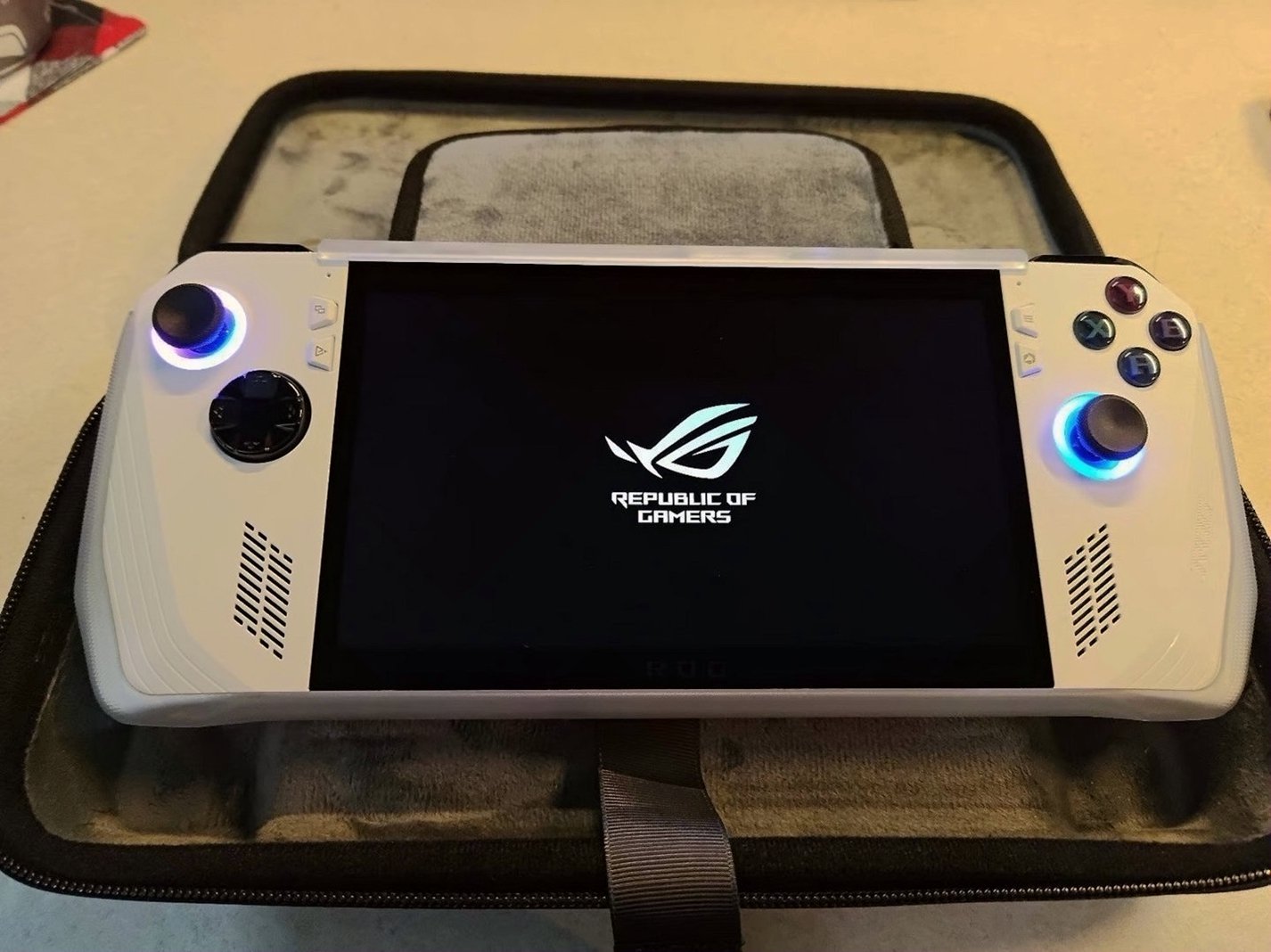 ASUS ROG Ally Z1 Extreme 512GB Unlocked - Used image 2