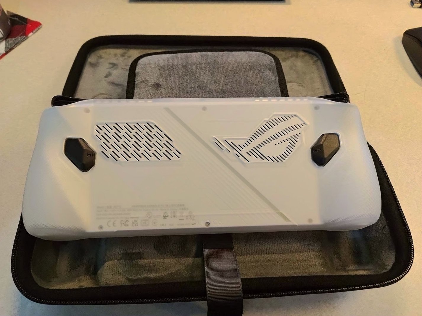 ASUS ROG Ally Z1 Extreme 512GB Unlocked - Used image 4
