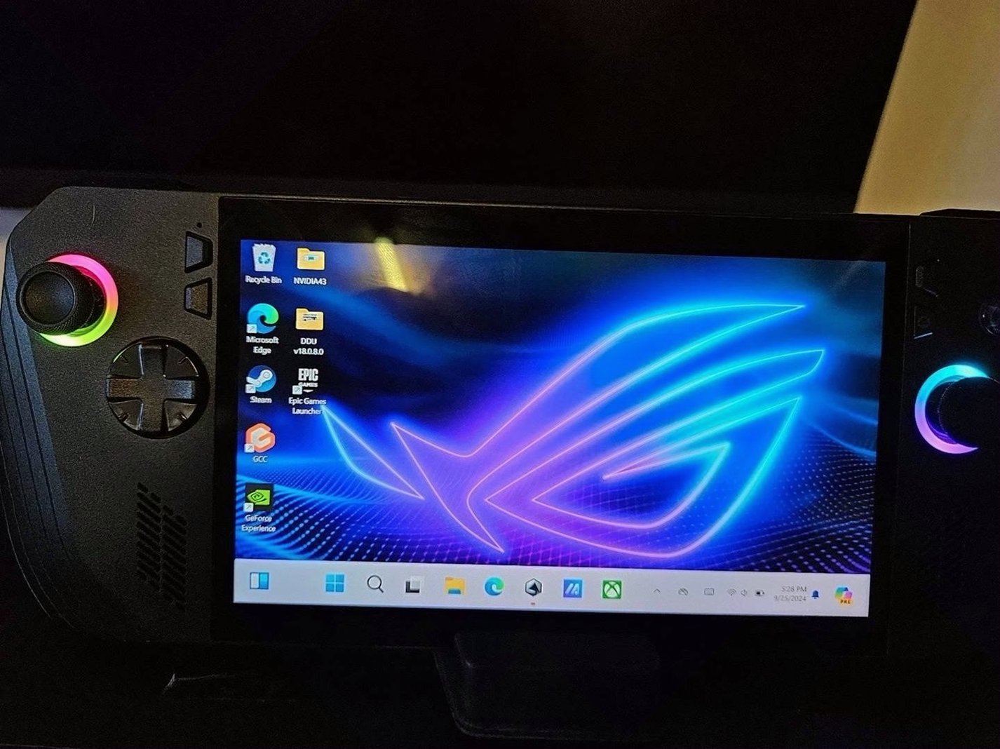 ASUS ROG Ally X 1TB White Unlocked - Used image 5