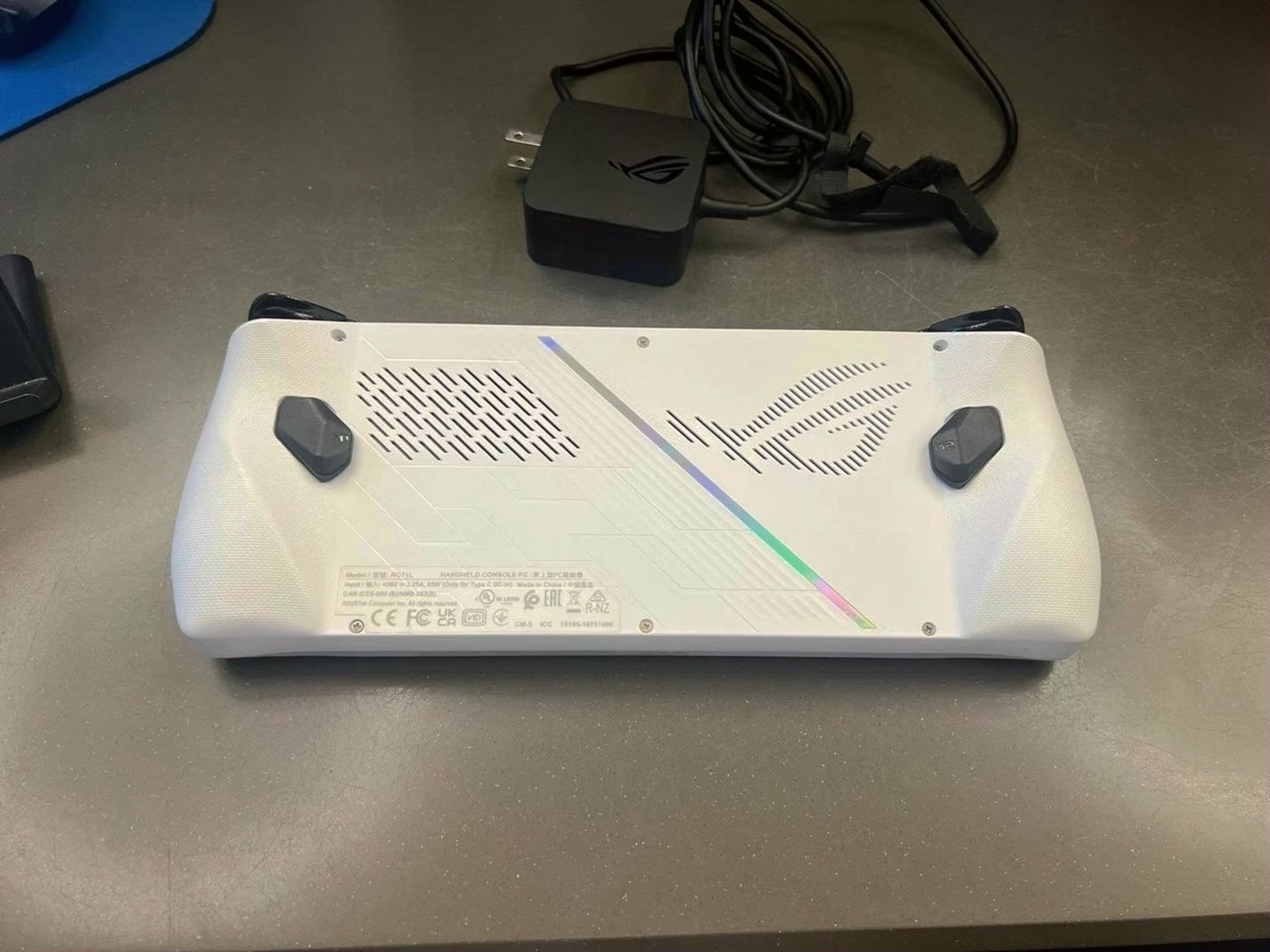 ASUS ROG Ally Z1 Extreme 512GB White Unlocked - Used image 3