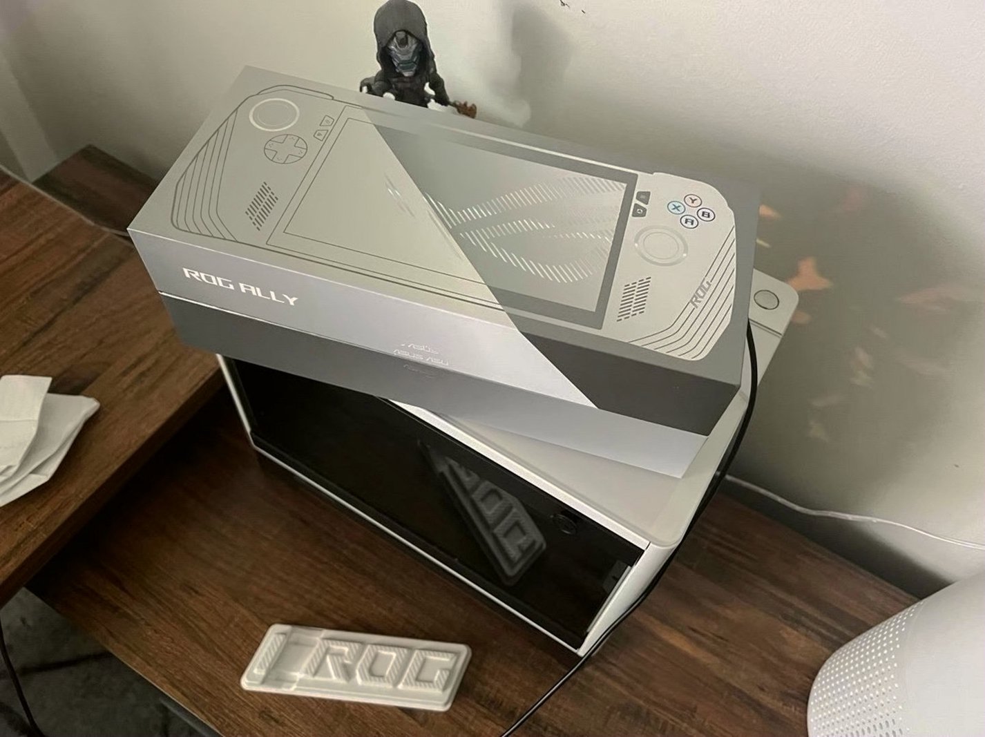 ASUS ROG Ally Z1 Extreme 512GB White Unlocked - Used image 4
