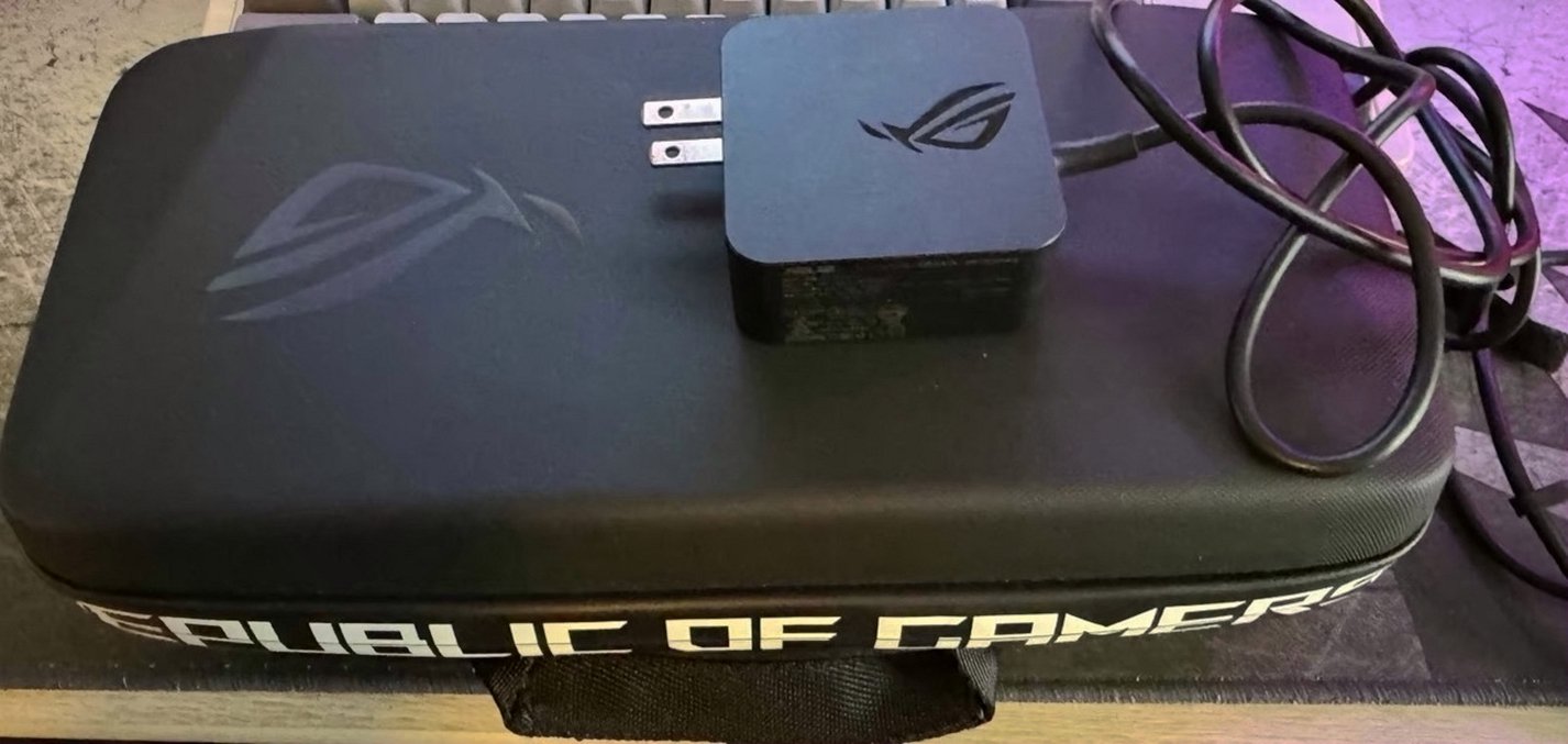 Asus ROG Ally Z1 Extreme 1TB Unlocked Used image 3