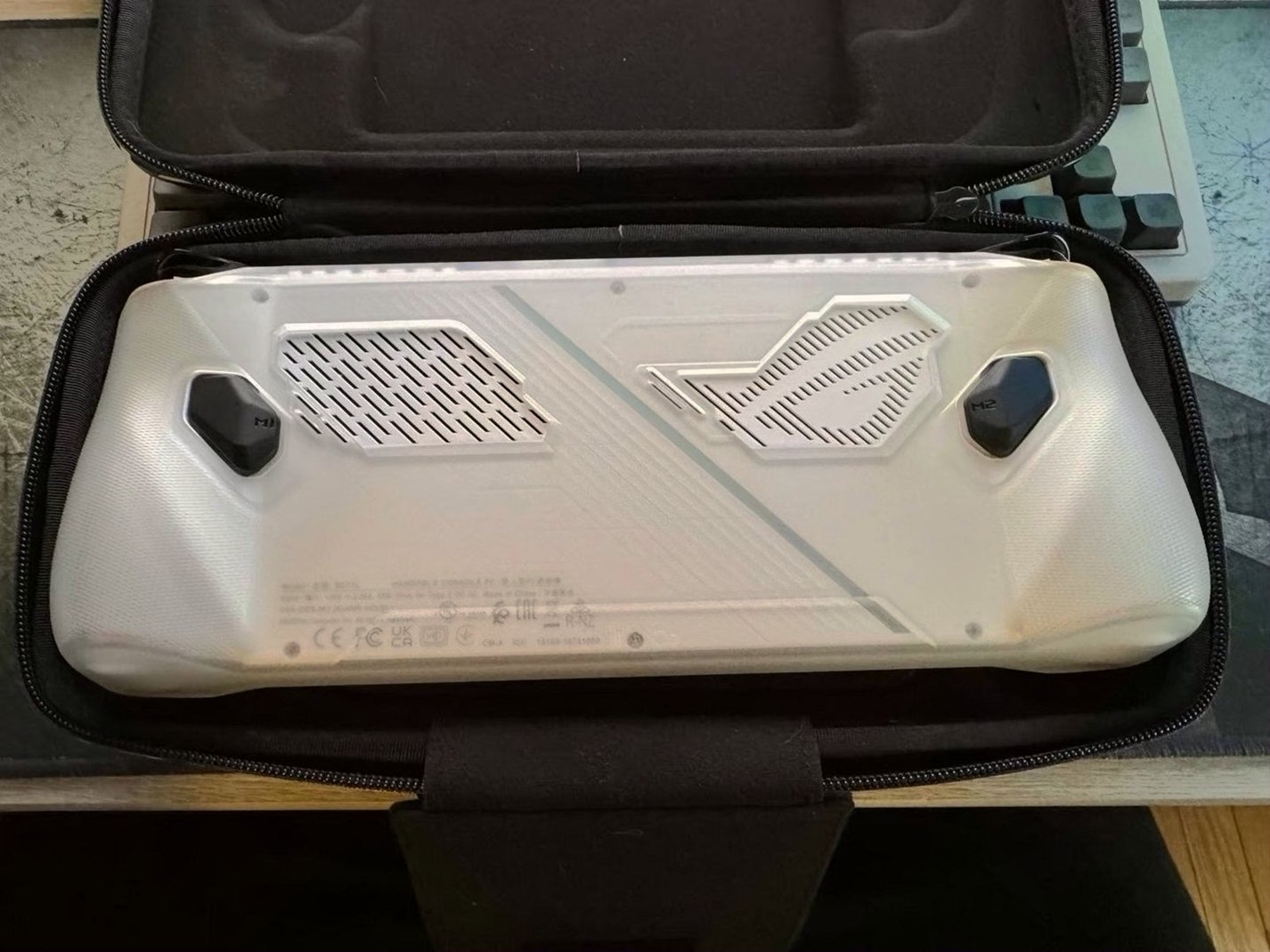 Asus ROG Ally Z1 Extreme 1TB Unlocked Used image 5