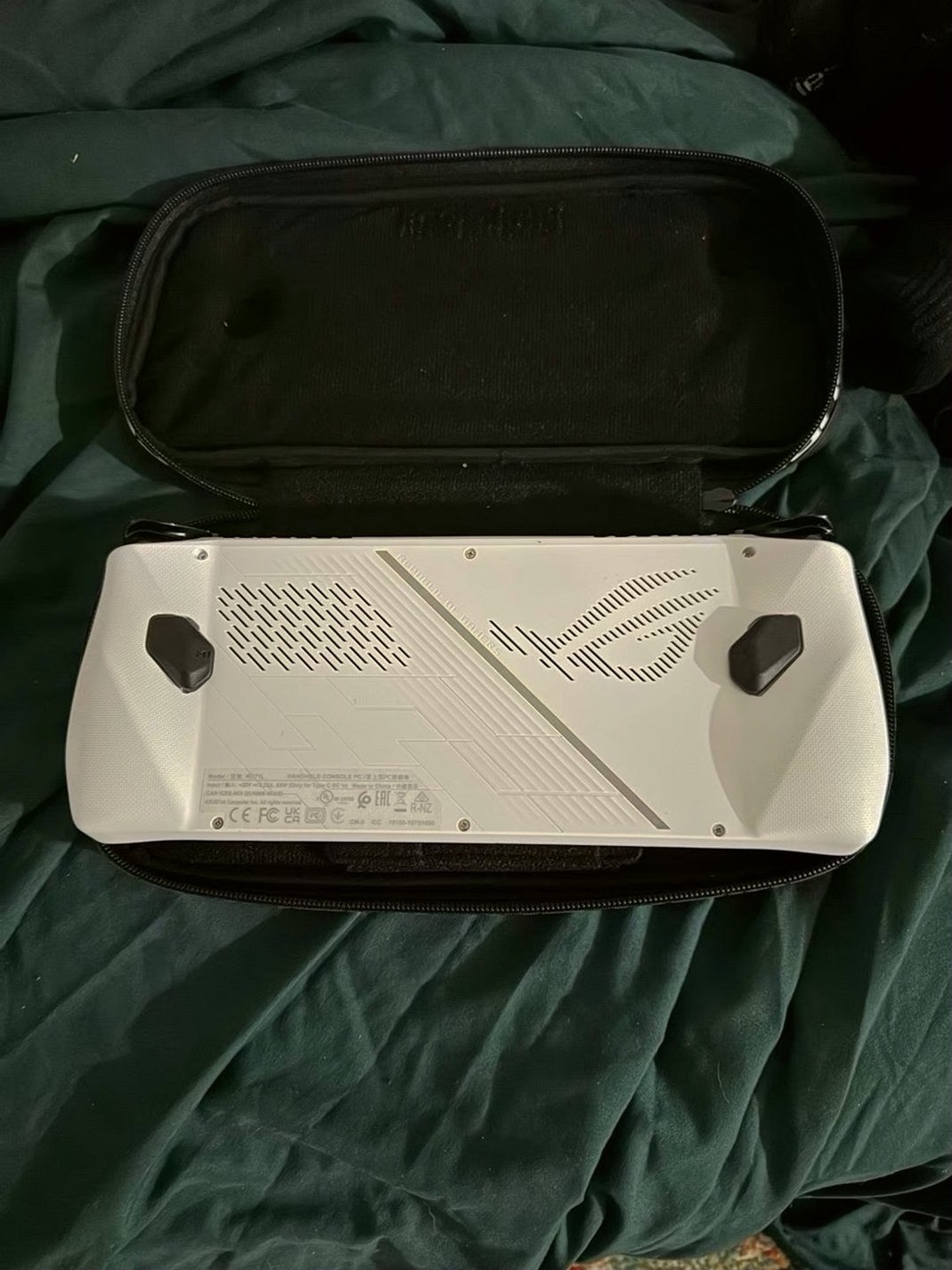 ASUS ROG Ally Z1 Extreme 1J23 512GB White Unlocked - Used image 4