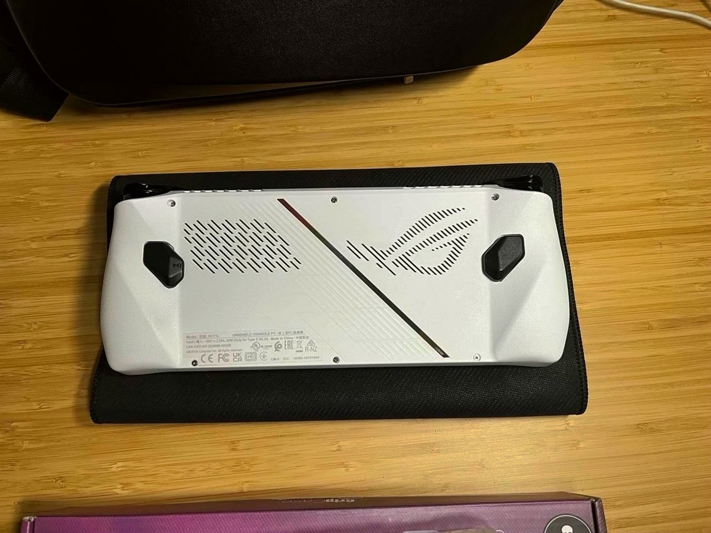 ASUS ROG Ally Z1 Extreme 512GB Unlocked - Used image 2