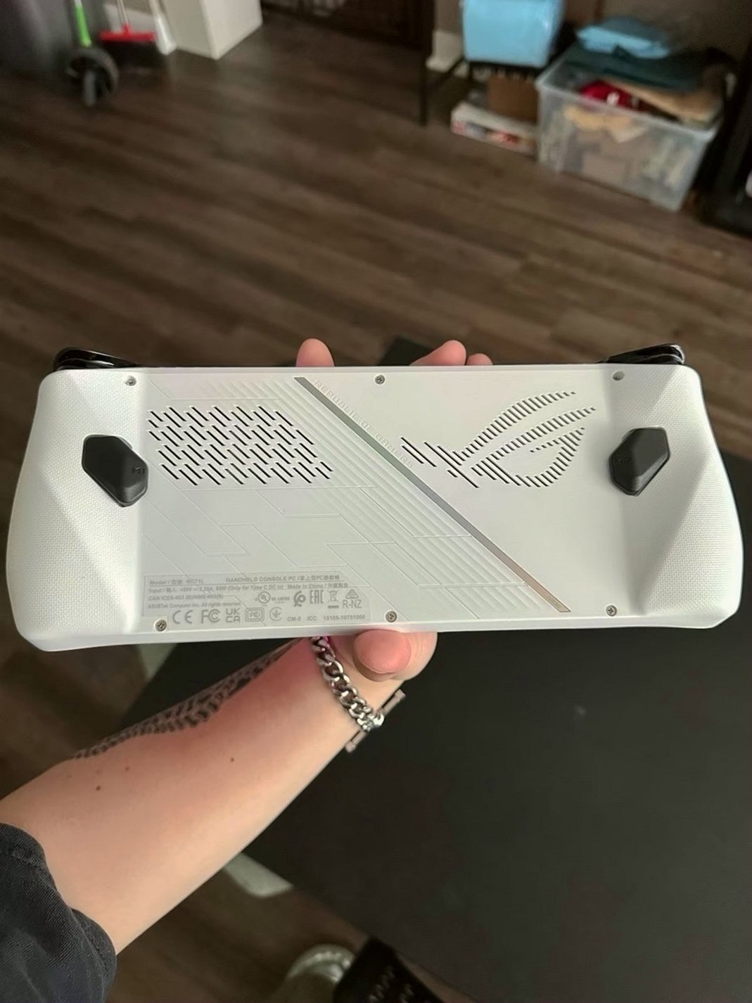 ASUS Rog Ally Z1 Extreme 512GB White Unlocked - Used image 2
