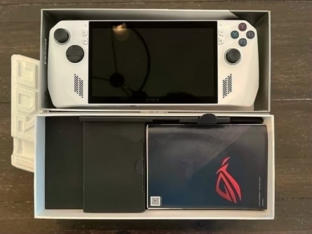 ASUS ROG Ally Z1 Extreme 512GB White Unlocked - Used image 2