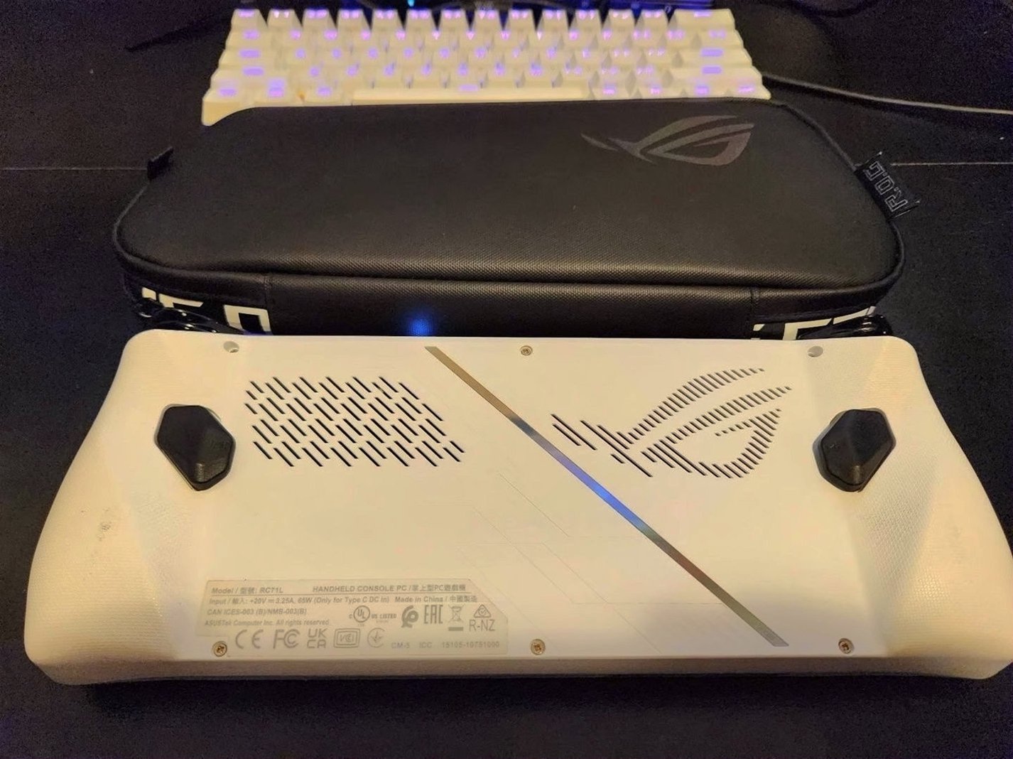 Asus ROG Ally Z1 Extreme Bundle 128GB Unlocked - Used image 4