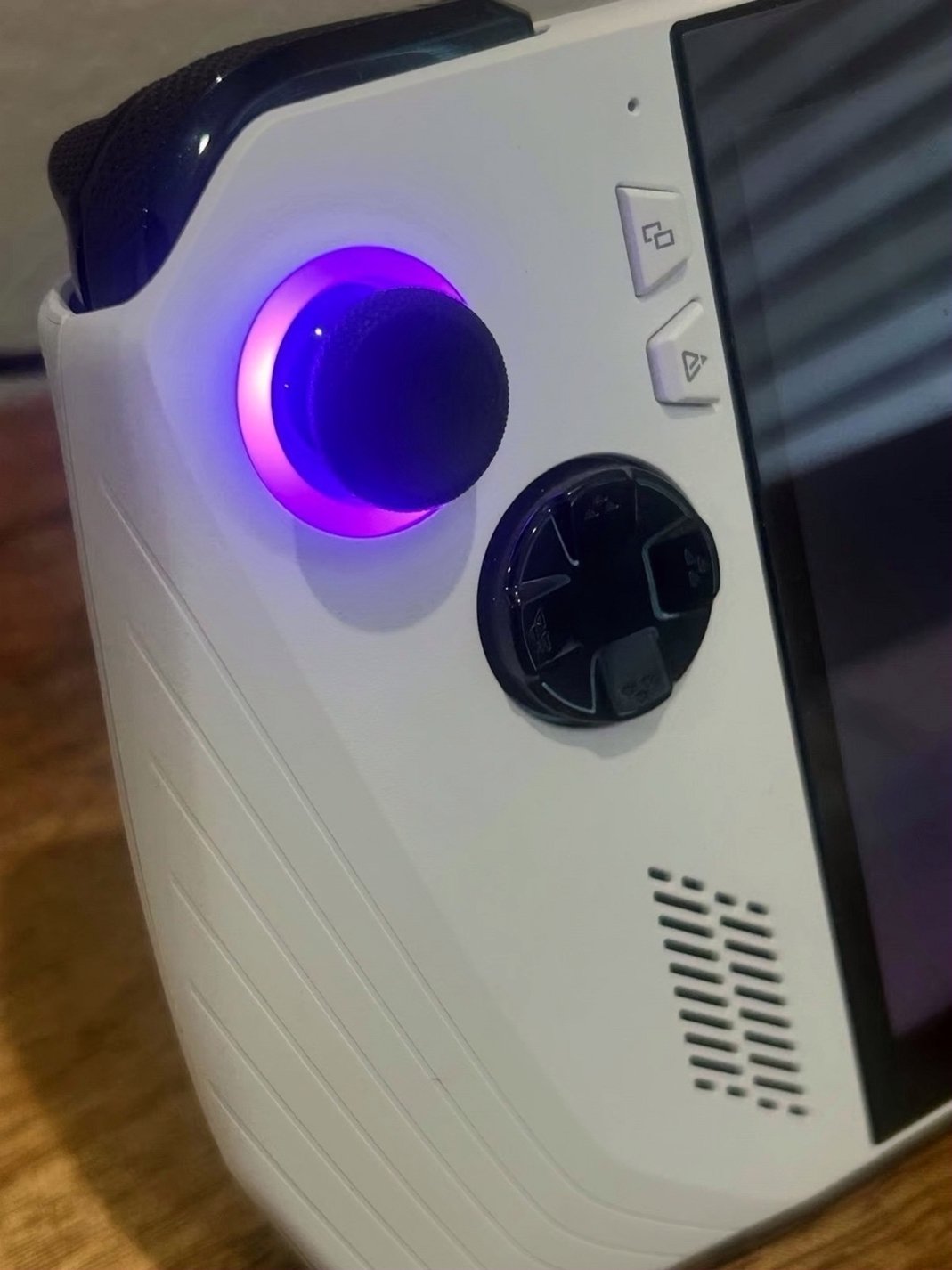 ASUS Rog Ally Z1 Extreme 8M23 512GB White Unlocked - Used image 3