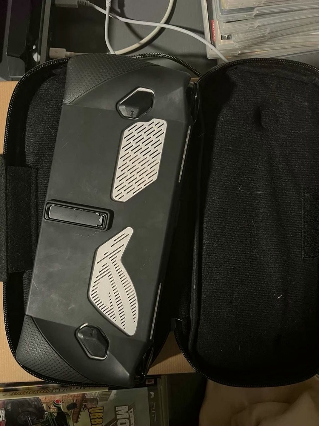 ASUS ROG Ally Z1 Extreme 4TB Unlocked - Used image 3