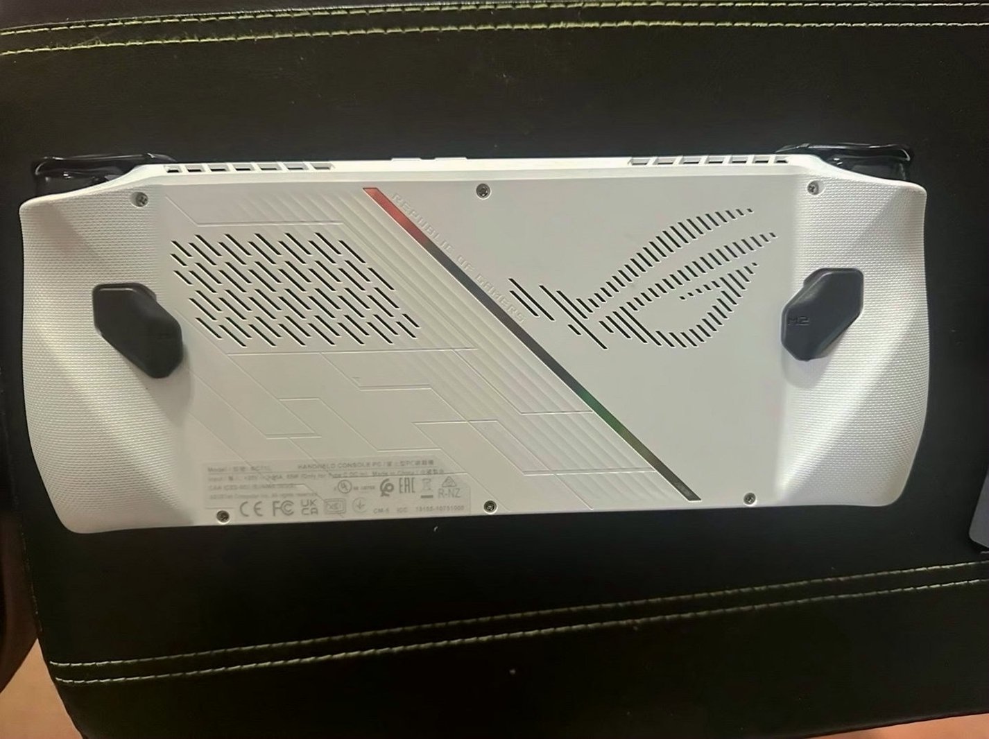 ASUS ROG Ally 512GB SSD AMD Ryzen Z1 Extreme 16GB RAM - Used image 4