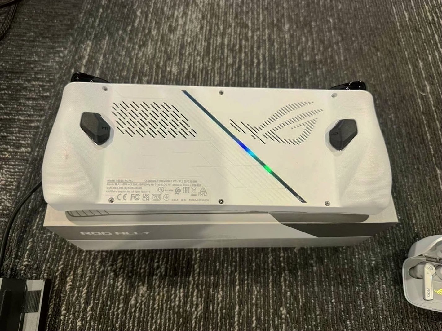 ASUS ROG Ally Z1 Extreme 512GB Unlocked - Used image 4