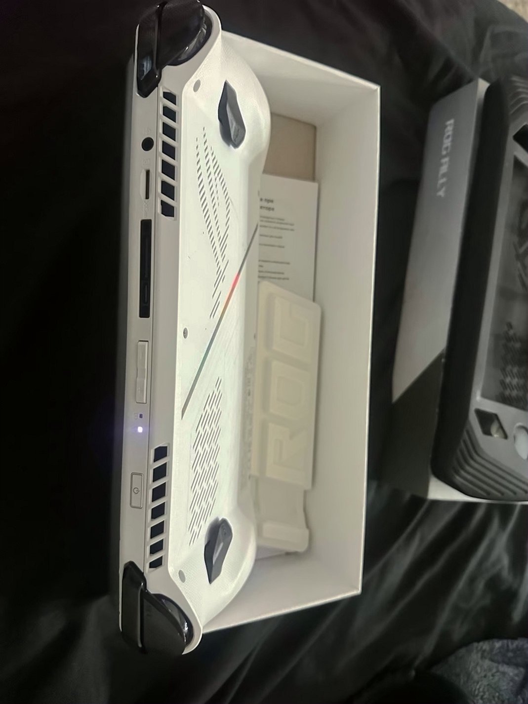 ASUS ROG Ally Z1 Extreme 3V66 Unlocked - Used image 5
