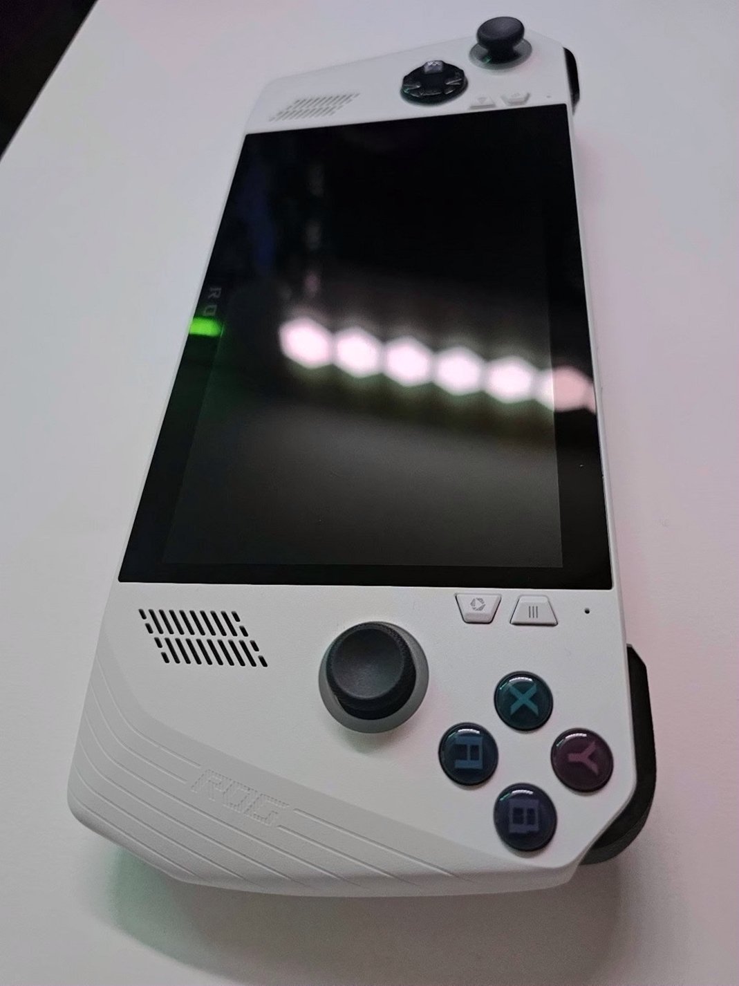 ASUS ROG Ally Z1 Extreme Handheld Gaming PC 7Y93 - Used image 4