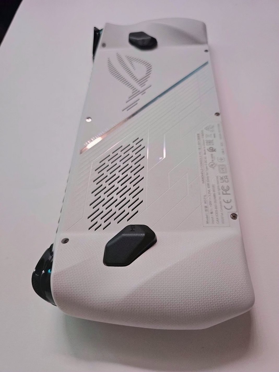 ASUS ROG Ally Z1 Extreme Handheld Gaming PC 7Y93 - Used image 5