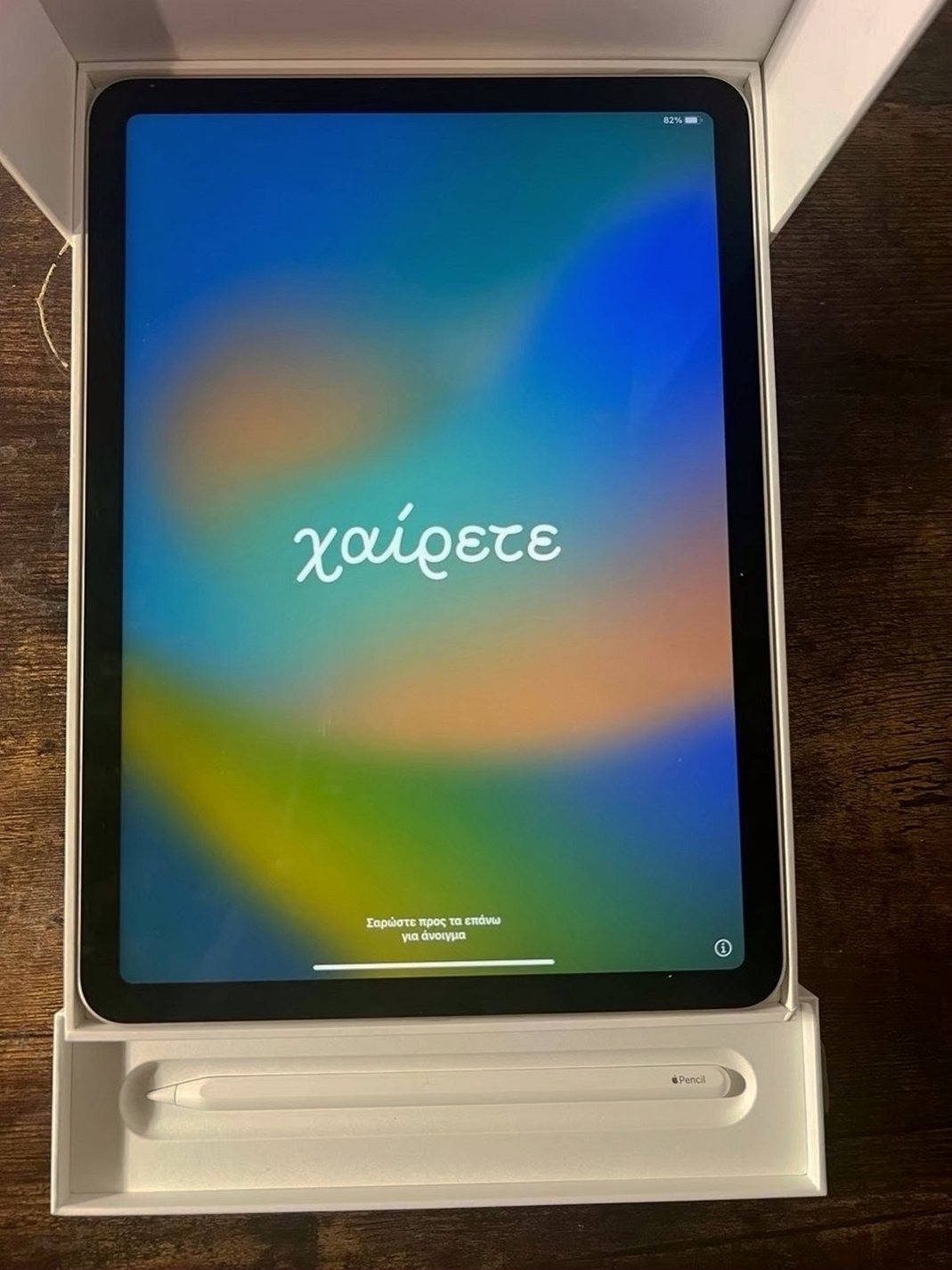 Apple iPad Air 5th Generation 256GB Space Gray Unlocked - Used image 4
