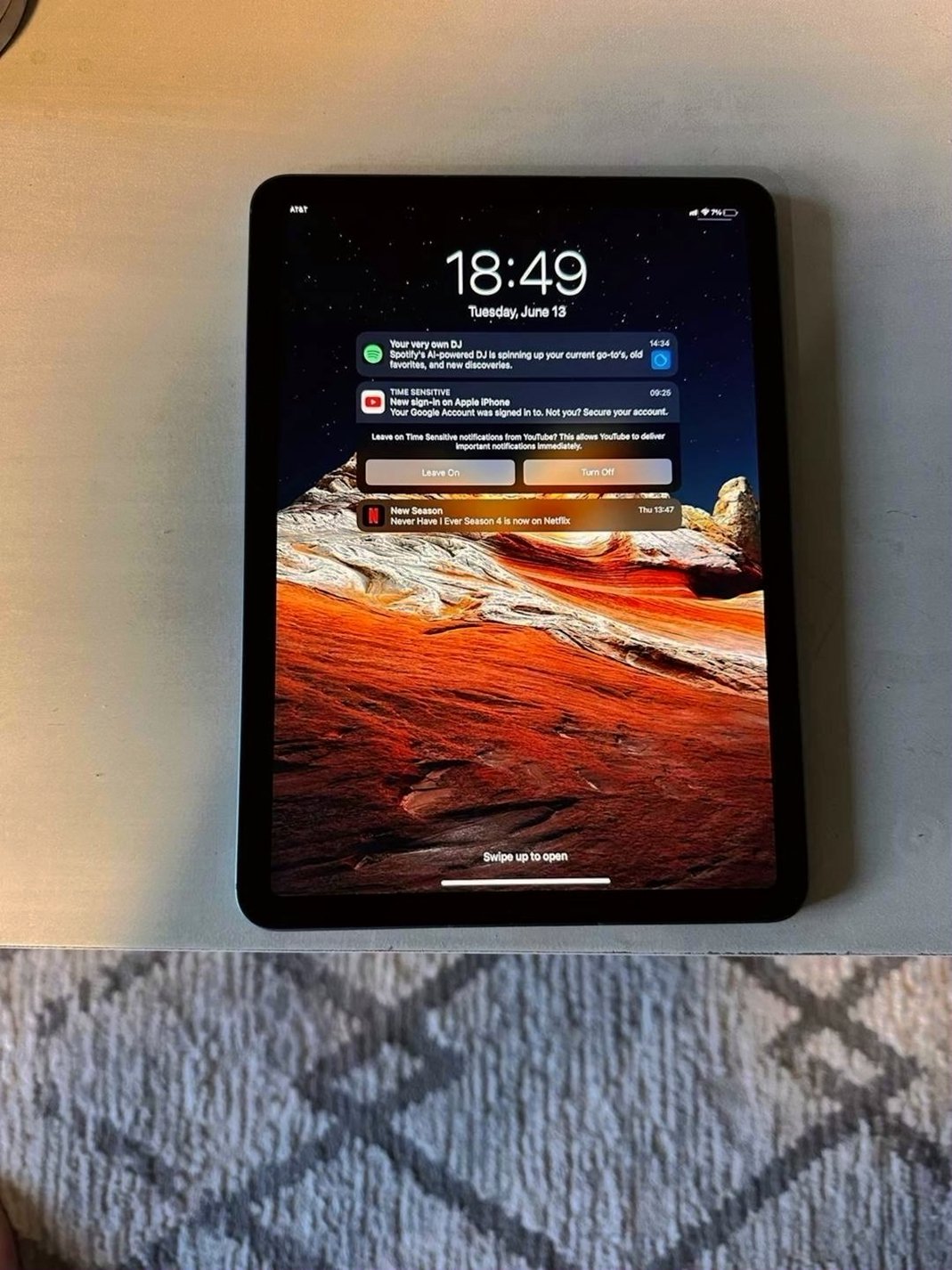 Apple iPad Air 2022 64GB Space Gray Unlocked - Used