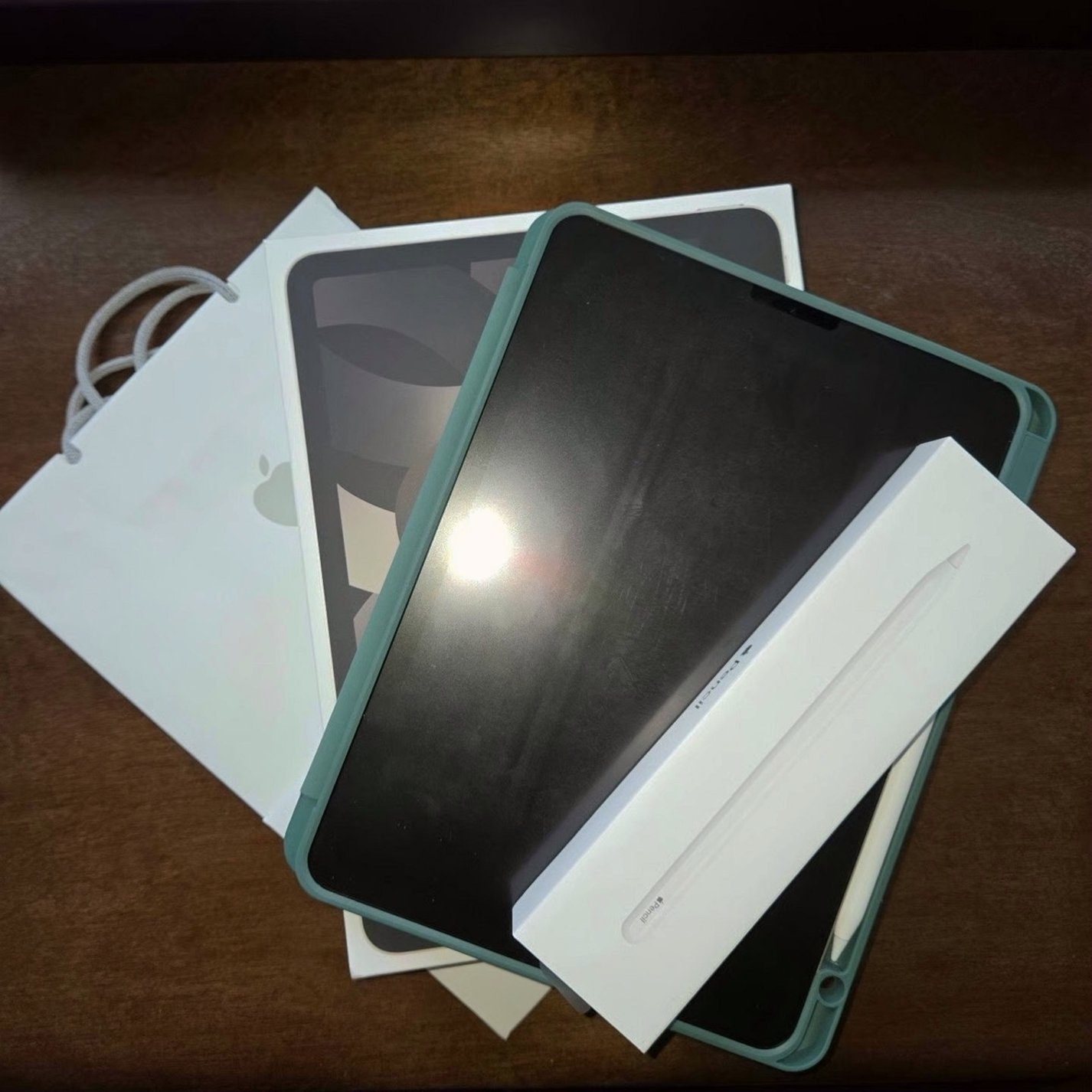 Apple iPad Air 5th Generation 256GB Starlight Unlocked - Used