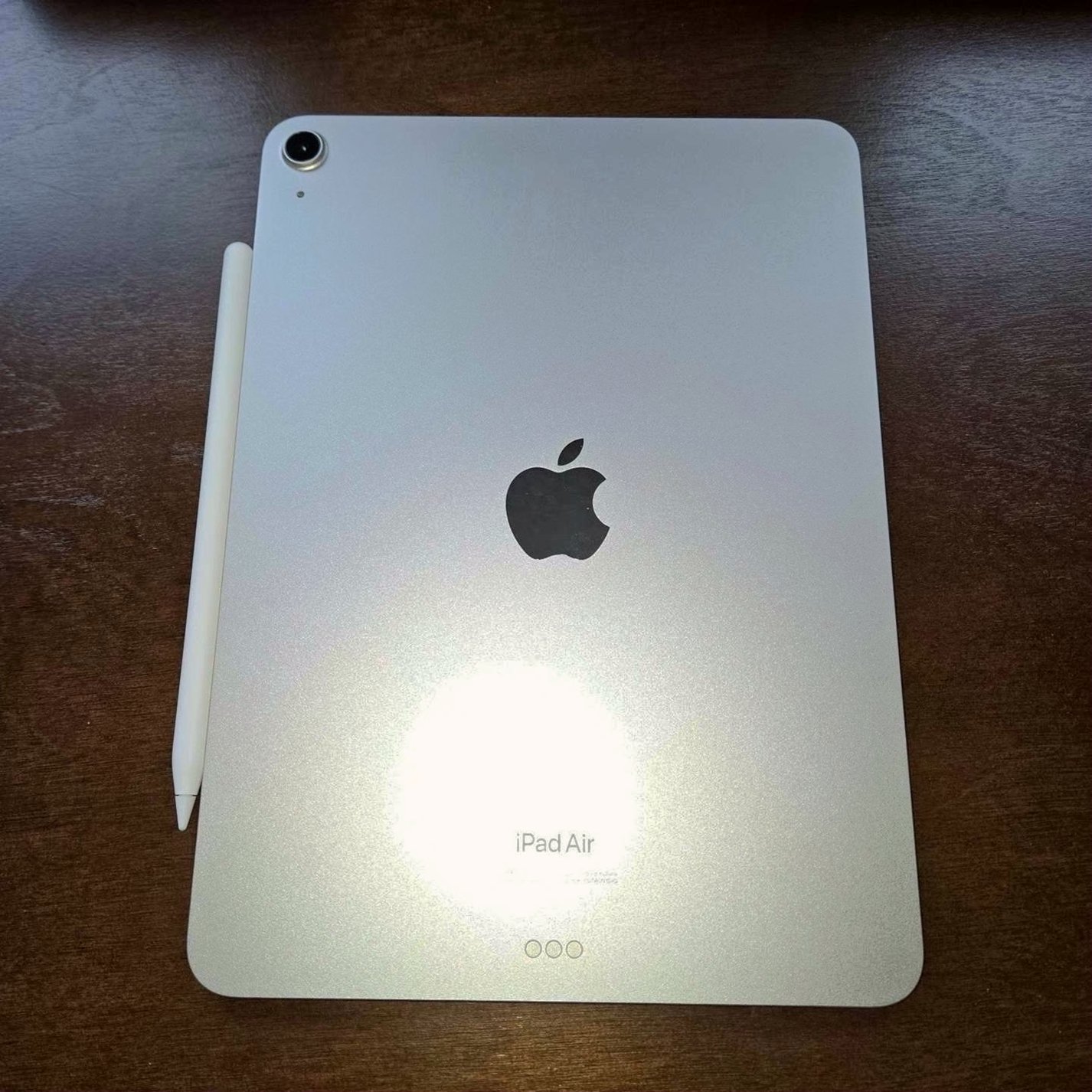 Apple iPad Air 5th Generation 256GB Starlight Unlocked - Used image 2