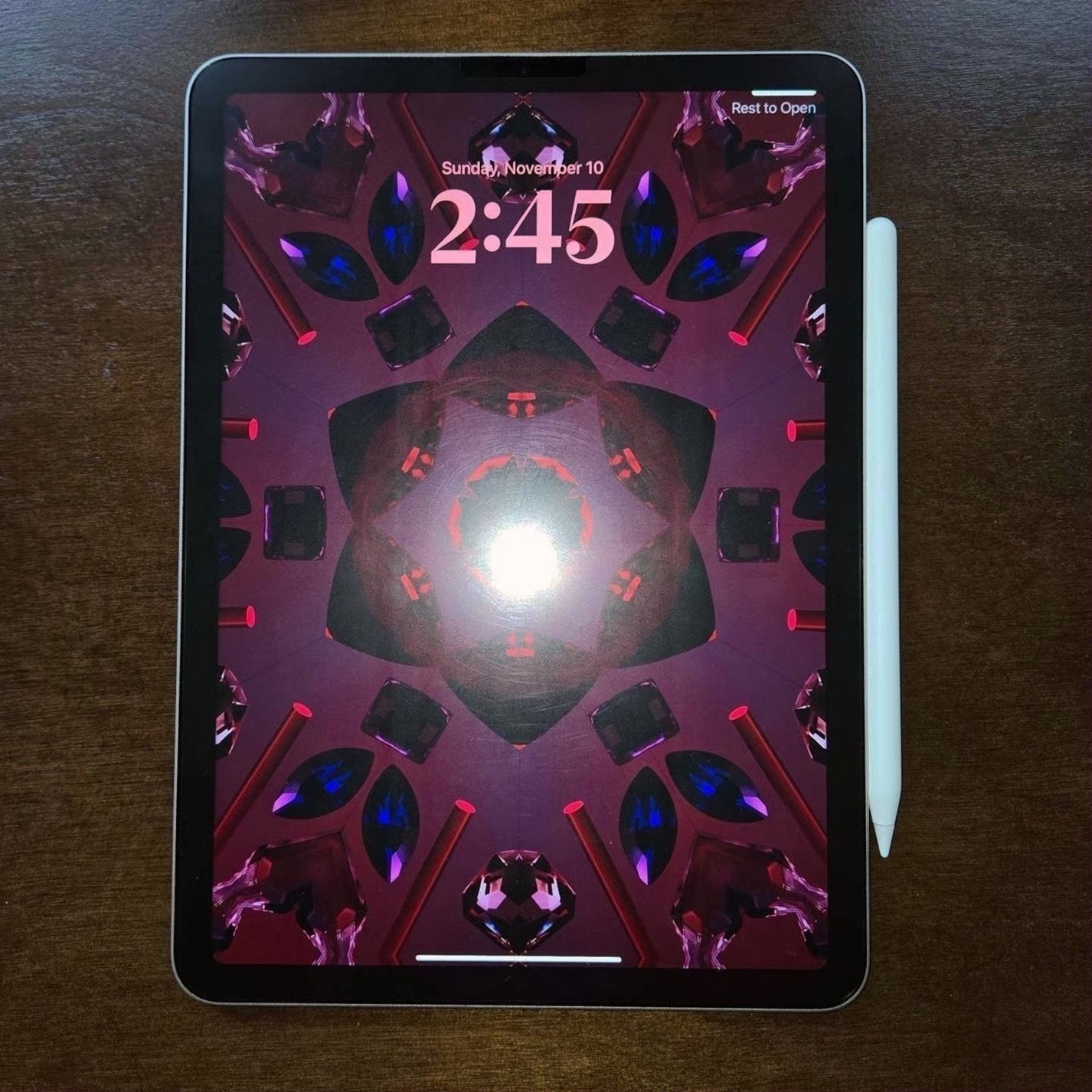 Apple iPad Air 5th Generation 256GB Starlight Unlocked - Used image 3