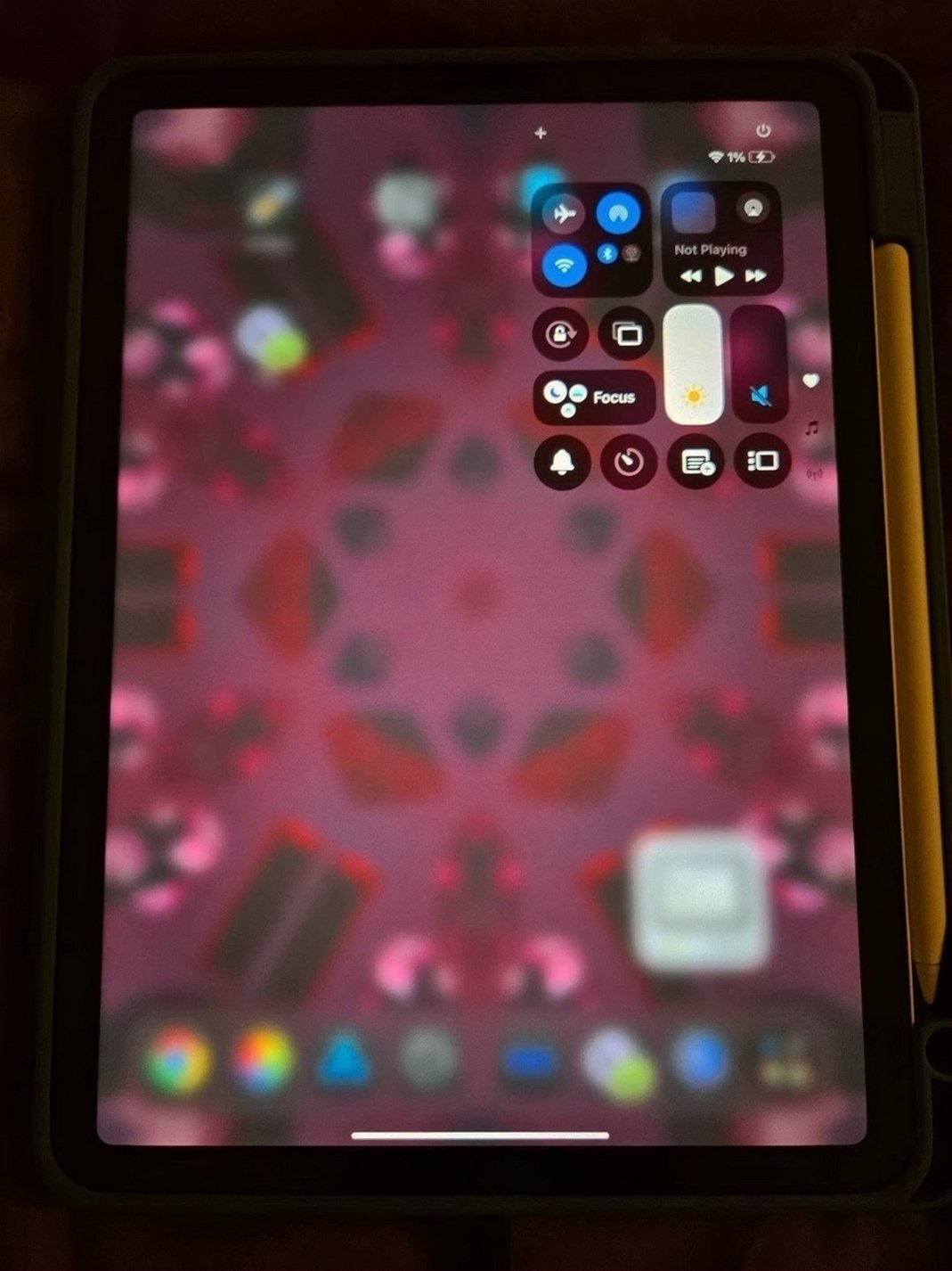Apple iPad Air 5th Generation 256GB Starlight Unlocked - Used image 5