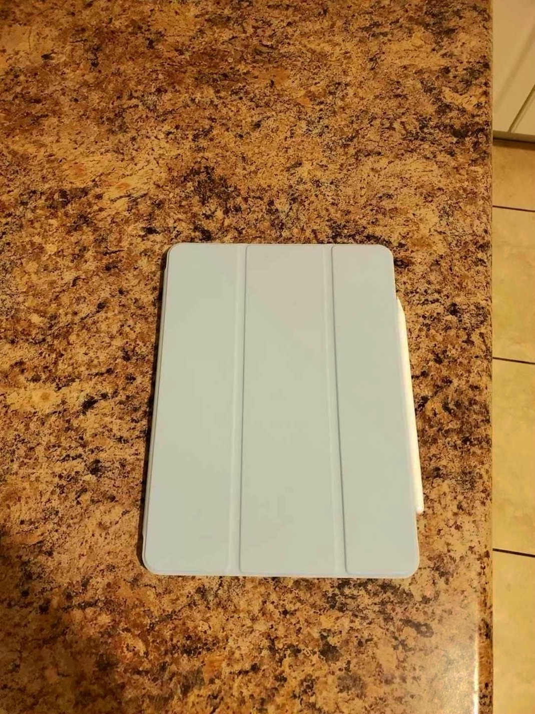 Apple iPad Air 4th Generation 64GB Sky Blue Unlocked - Used image 2