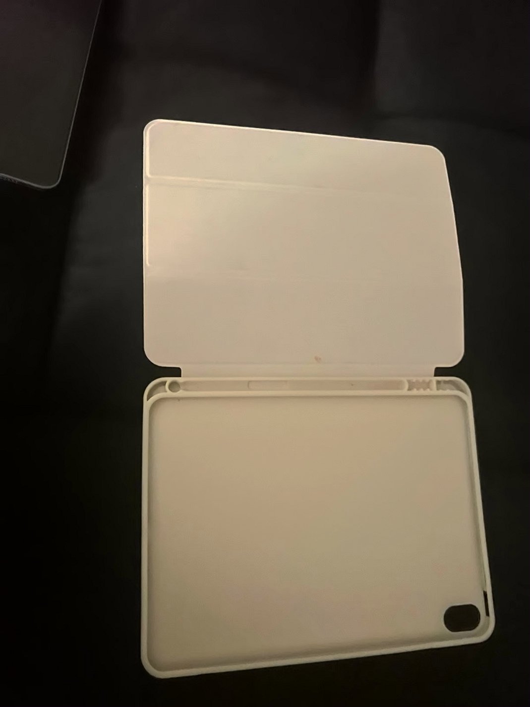 Apple iPad Air 5th Generation 64GB Purple Unlocked - Used image 3