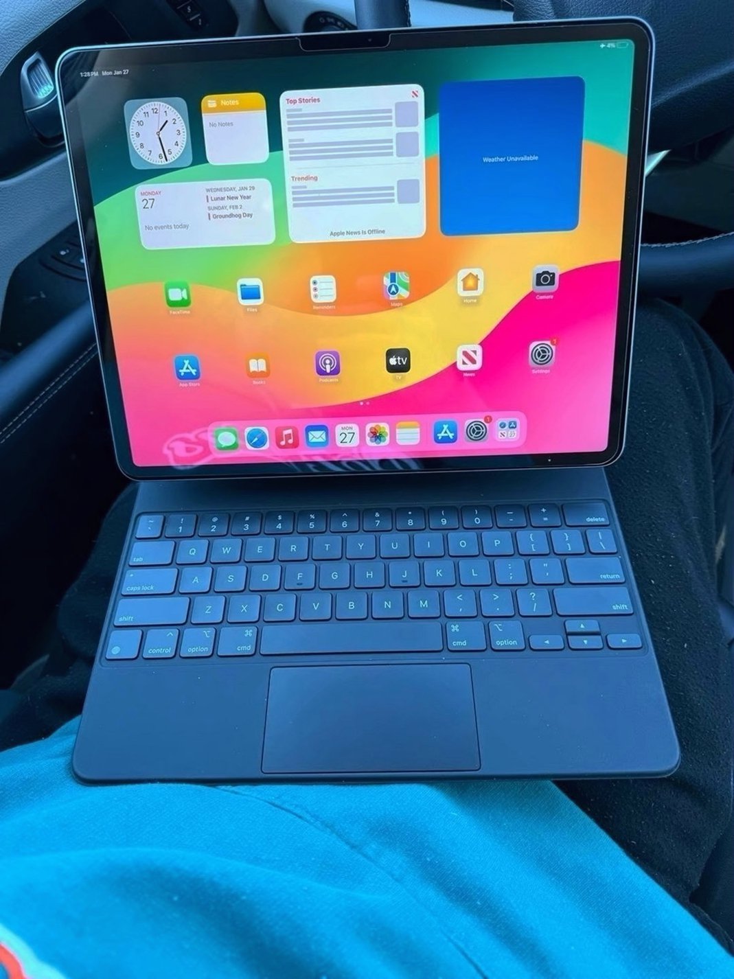 Apple iPad Air 13” M2 128GB Space Gray Unlocked - Used image 2