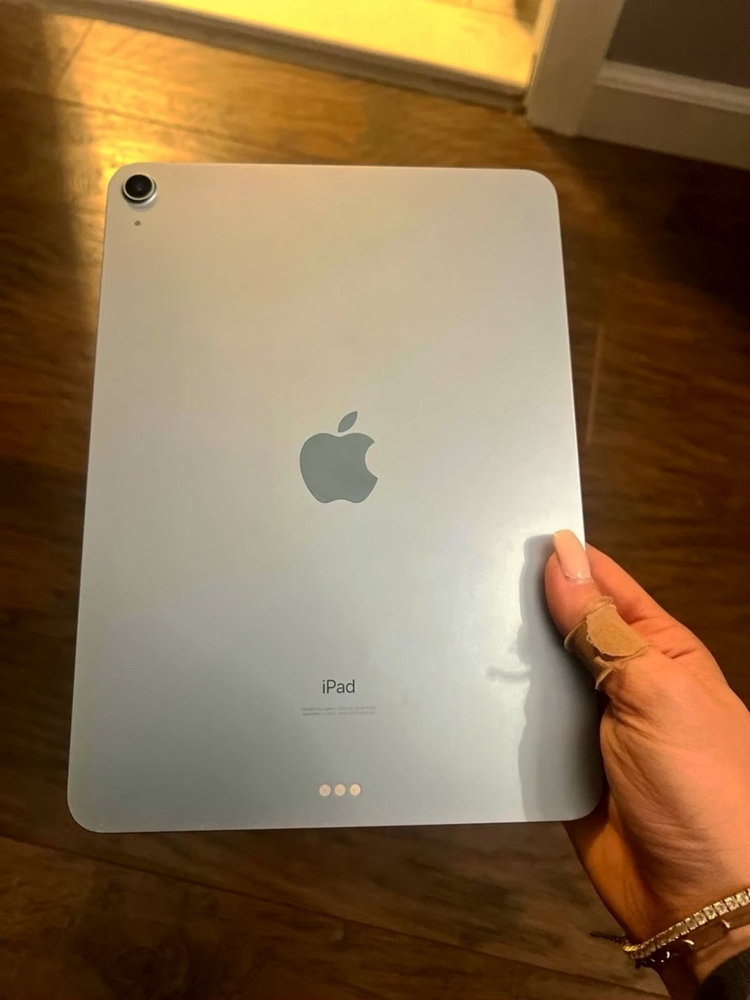 Apple iPad Air 4th Generation 64GB Sky Blue Unlocked - Used image 3