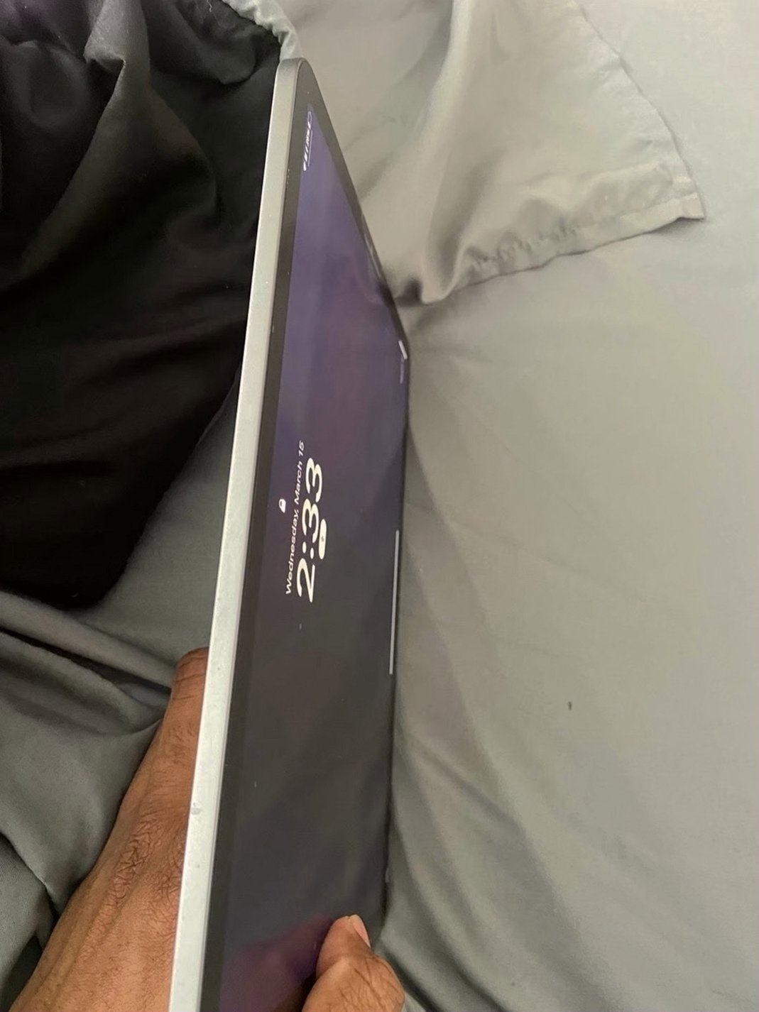 Apple iPad Air 5th Generation 64GB Silver Unlocked - Used image 5