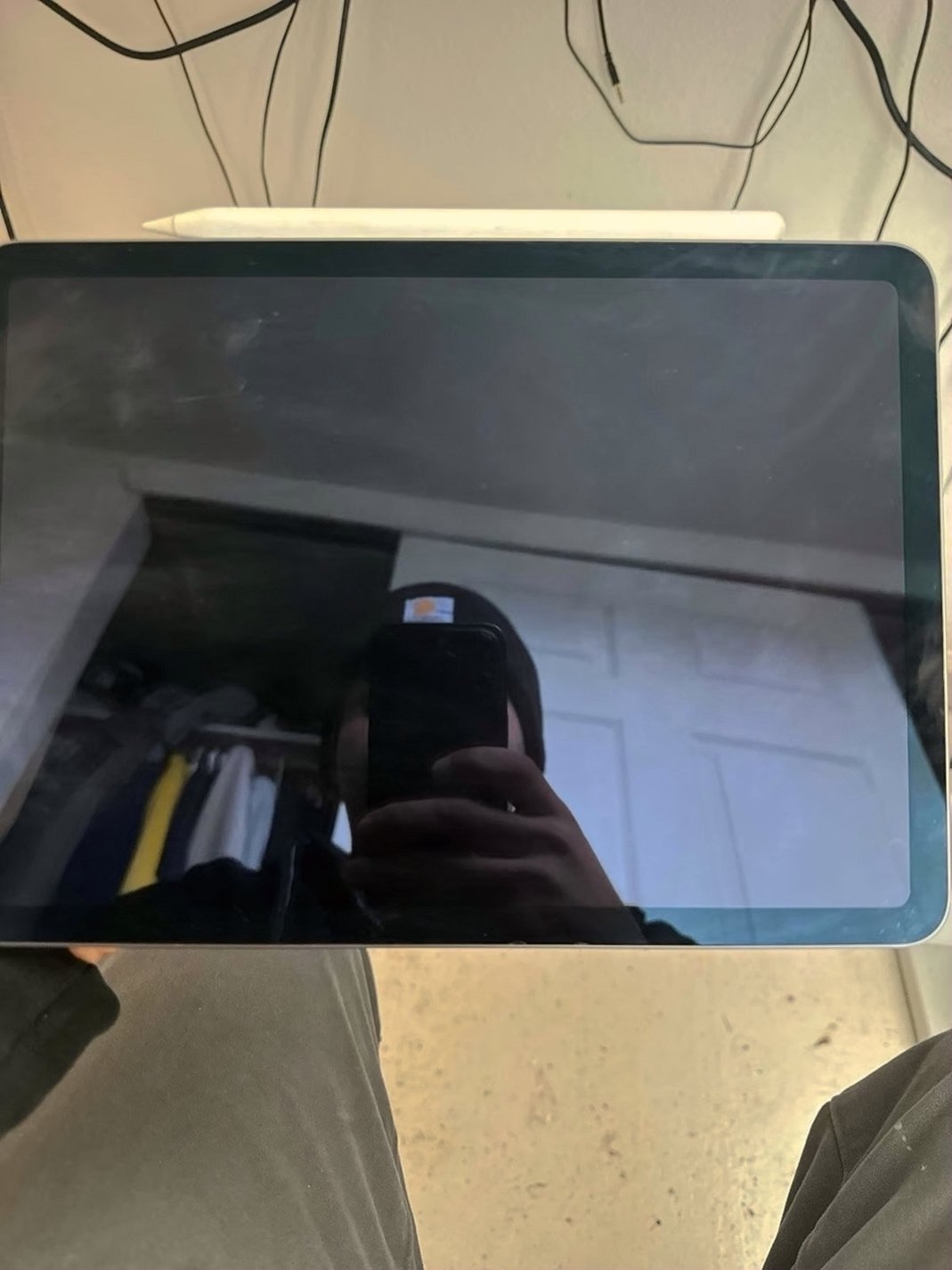 Apple iPad Air 5th Generation 64GB Silver Unlocked - Used image 2