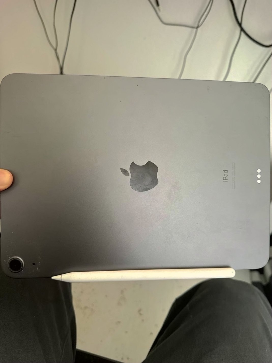 Apple iPad Air 5th Generation 64GB Silver Unlocked - Used image 3