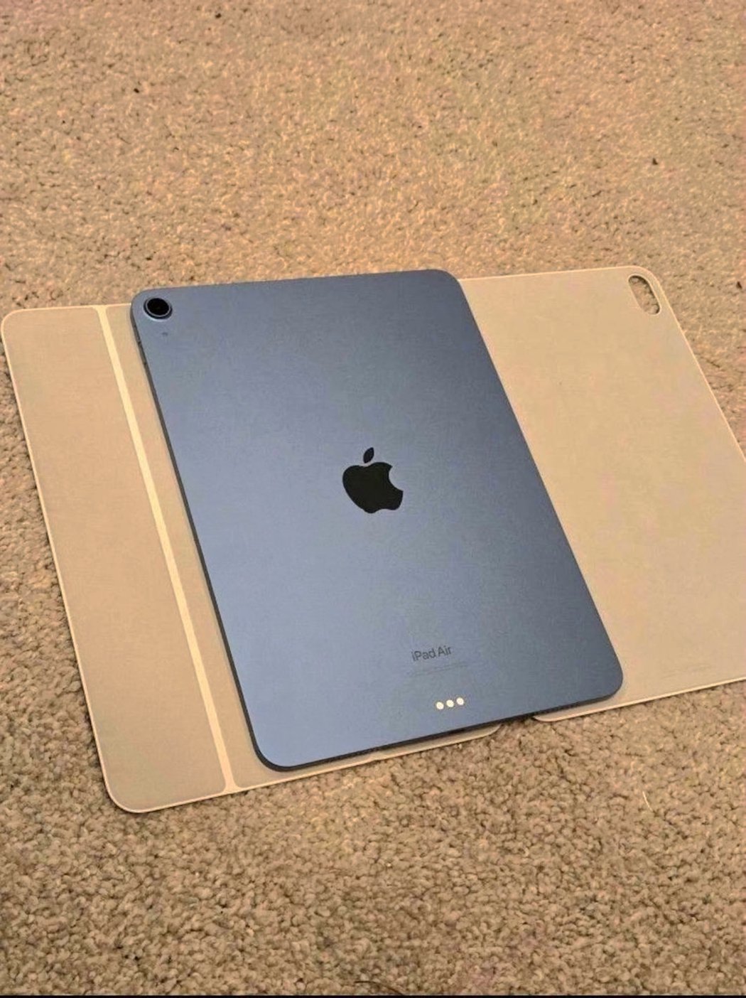 Apple iPad Air 5th Generation 64GB Blue Unlocked - Used image 9