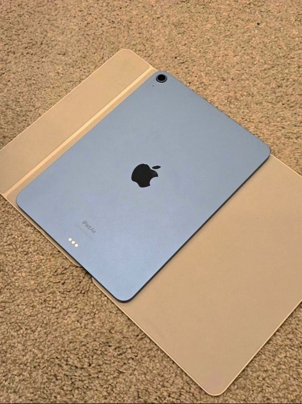 Apple iPad Air 5th Generation 64GB Blue Unlocked - Used image 10