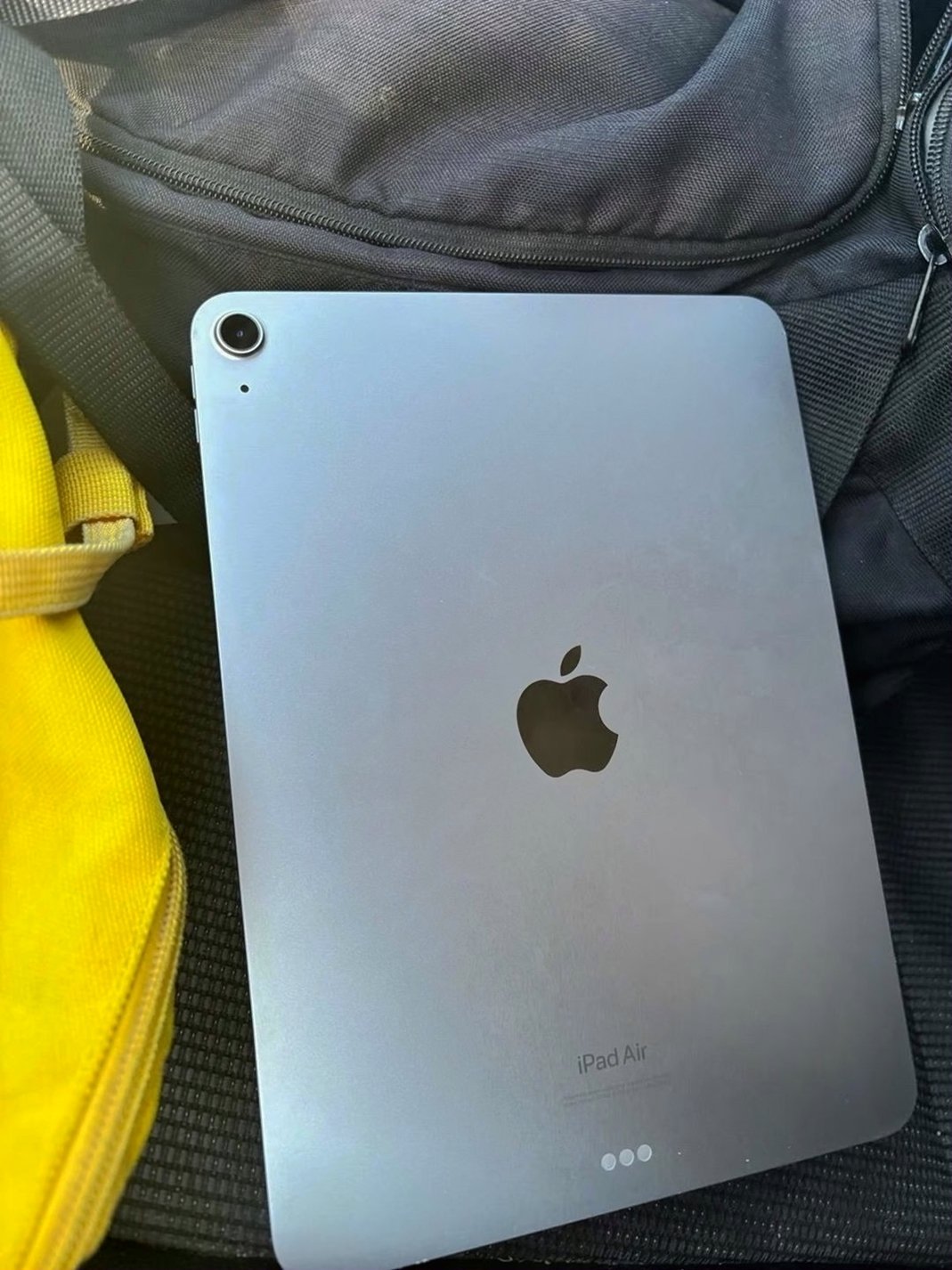 Apple iPad Air 11inch 64GB Space Gray Unlocked - Used
