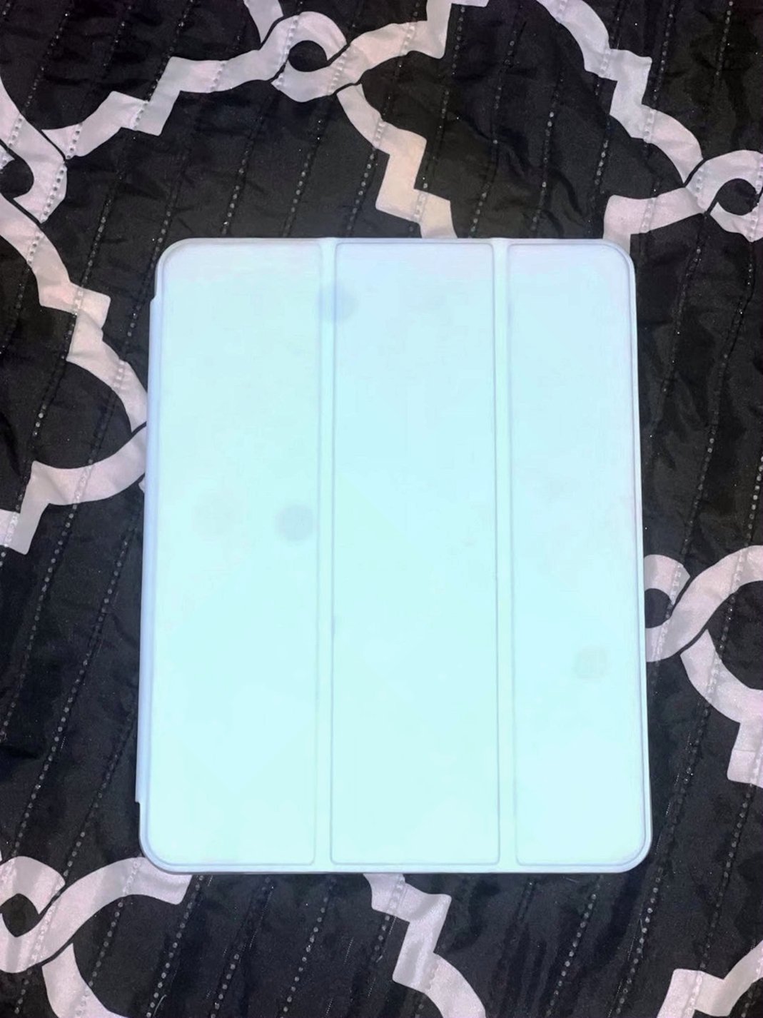 Apple iPad Air 5th Generation 64GB Unlocked - Used image 2