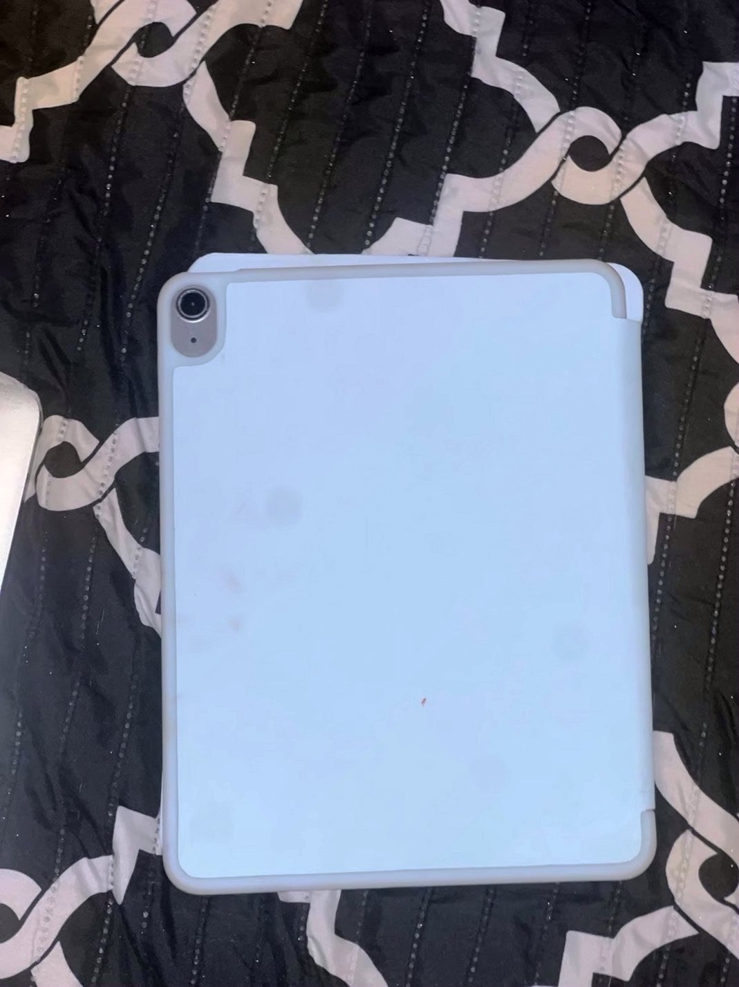 Apple iPad Air 5th Generation 64GB Unlocked - Used image 3