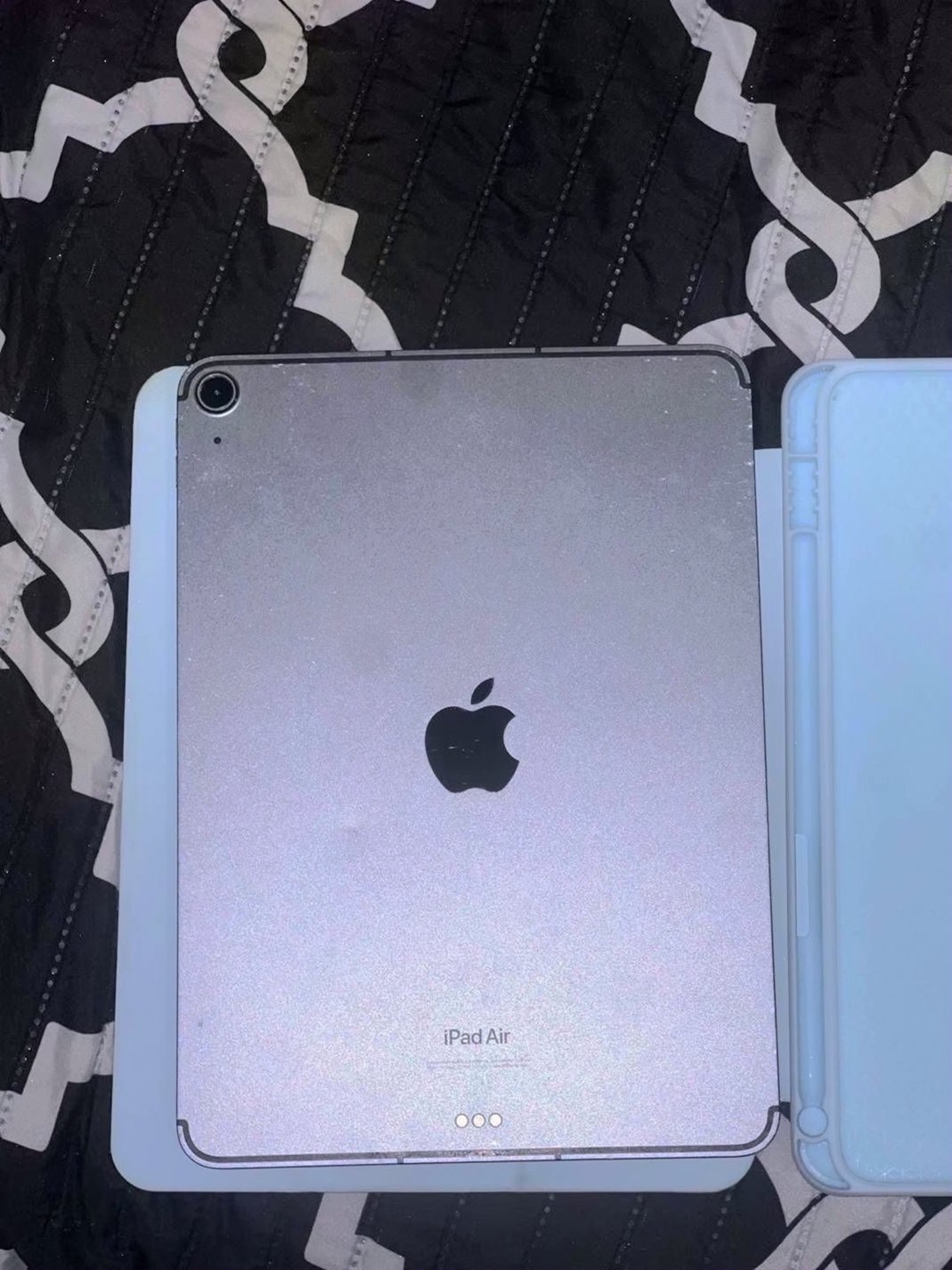 Apple iPad Air 5th Generation 64GB Unlocked - Used image 4