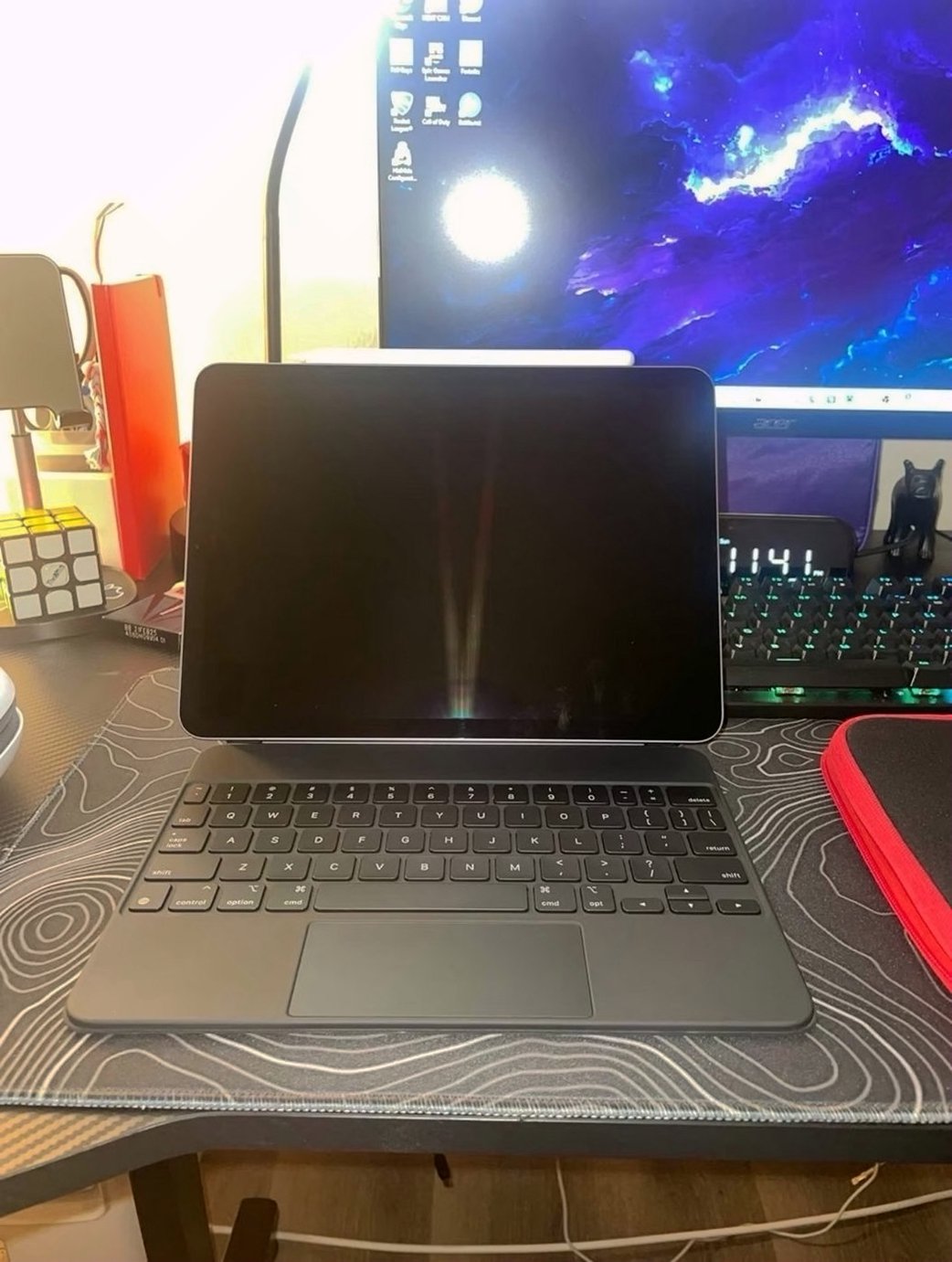 Apple iPad Air 5th Gen Unlocked with Magic Keyboard and Pencil - Used