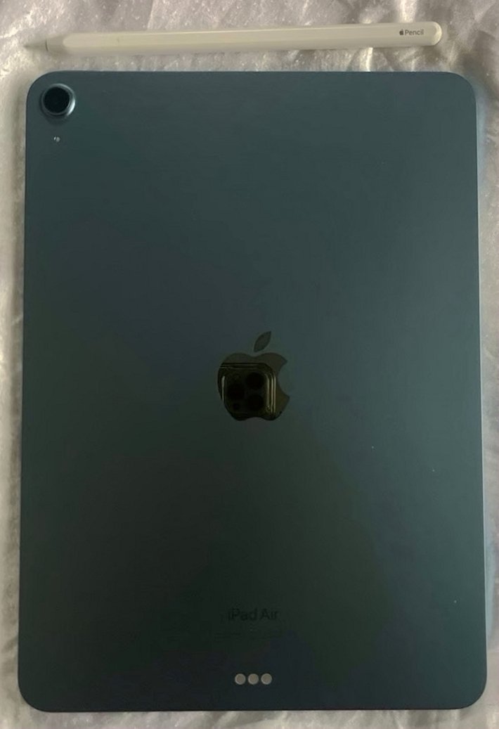 Apple iPad Air 5th Generation 64GB Blue Unlocked - Used