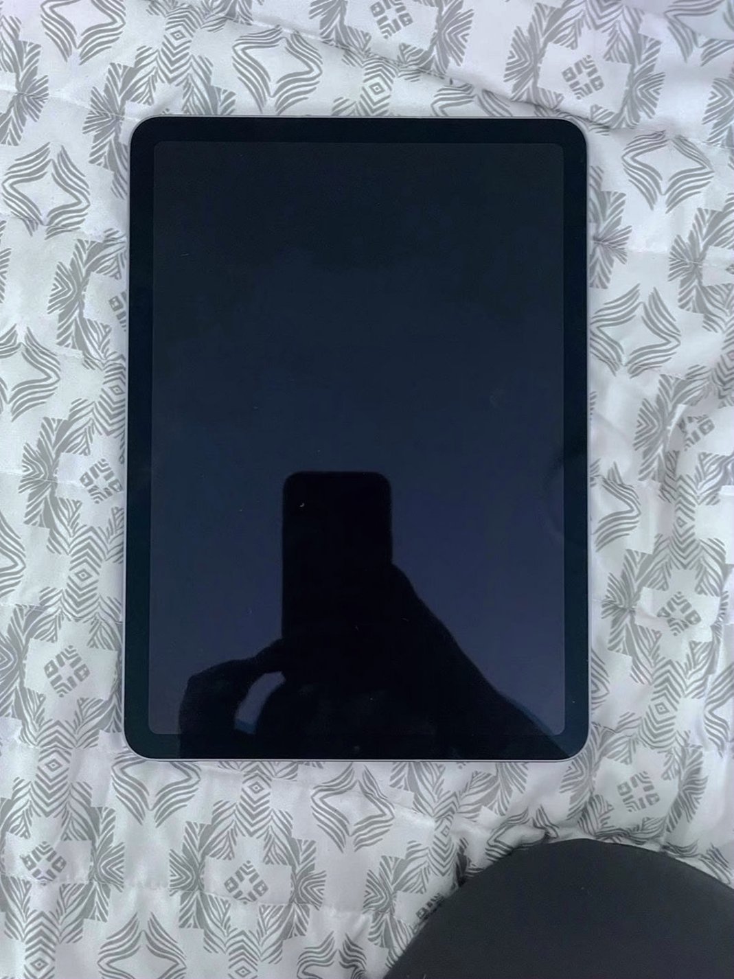 Apple iPad Air (Generation 5) 256GB Purple Wi-Fi Only Unlocked - Used