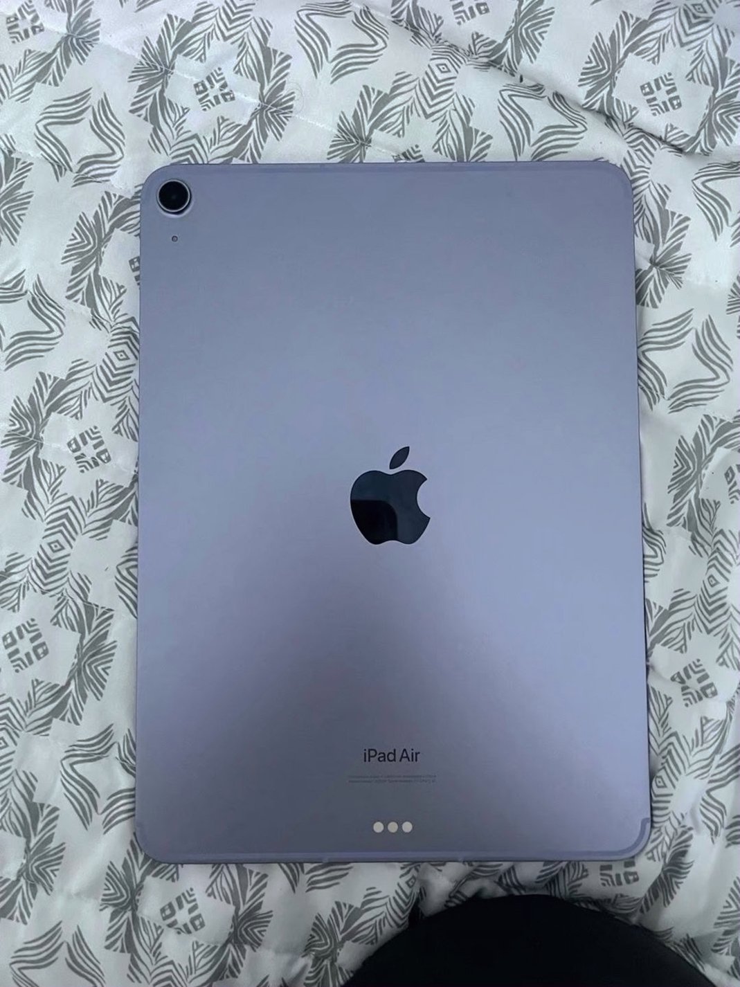 Apple iPad Air (Generation 5) 256GB Purple Wi-Fi Only Unlocked - Used image 2