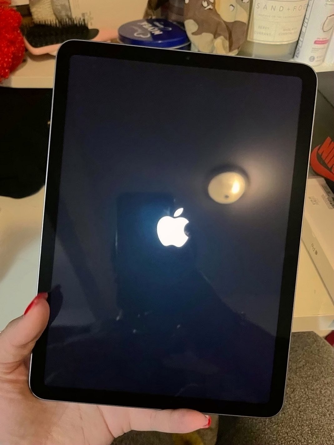 Apple iPad Air 5th Generation 64GB Unlocked Used image 2