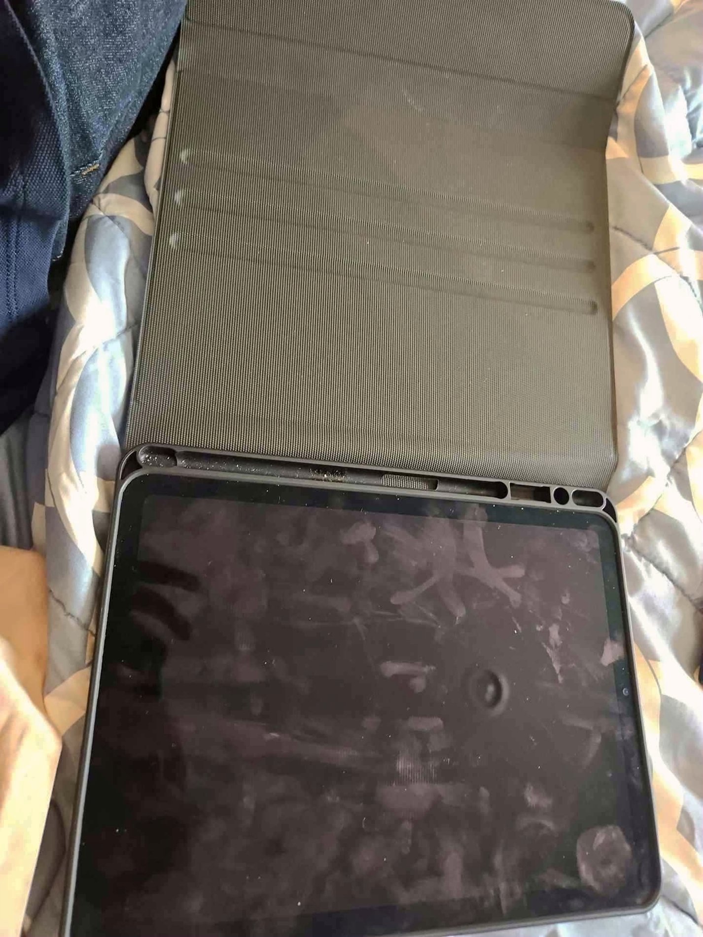Apple iPad Air 5th Generation 64GB Space Gray Unlocked - Used