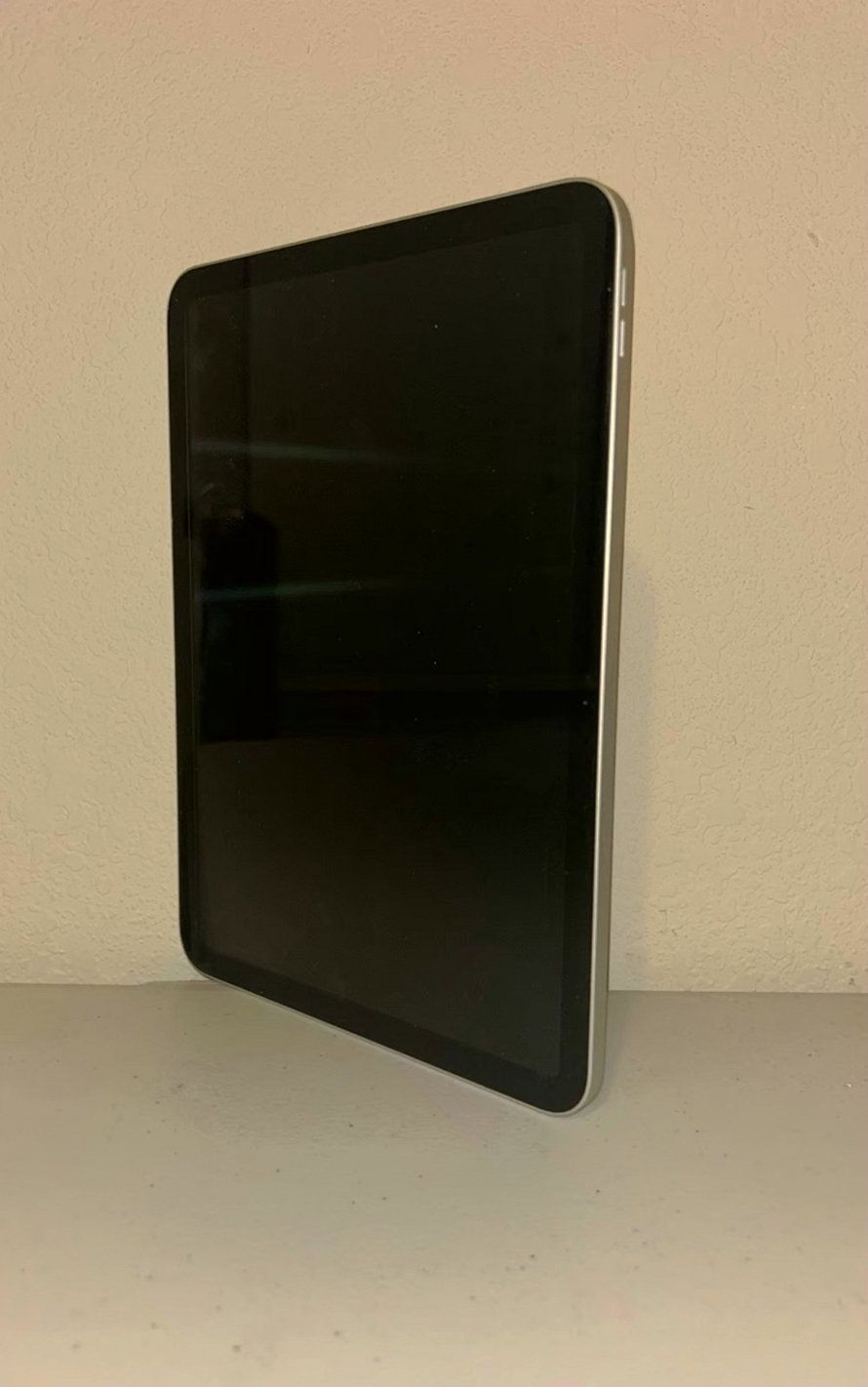 Apple iPad Air 10th Generation 64GB Silver Unlocked - Used