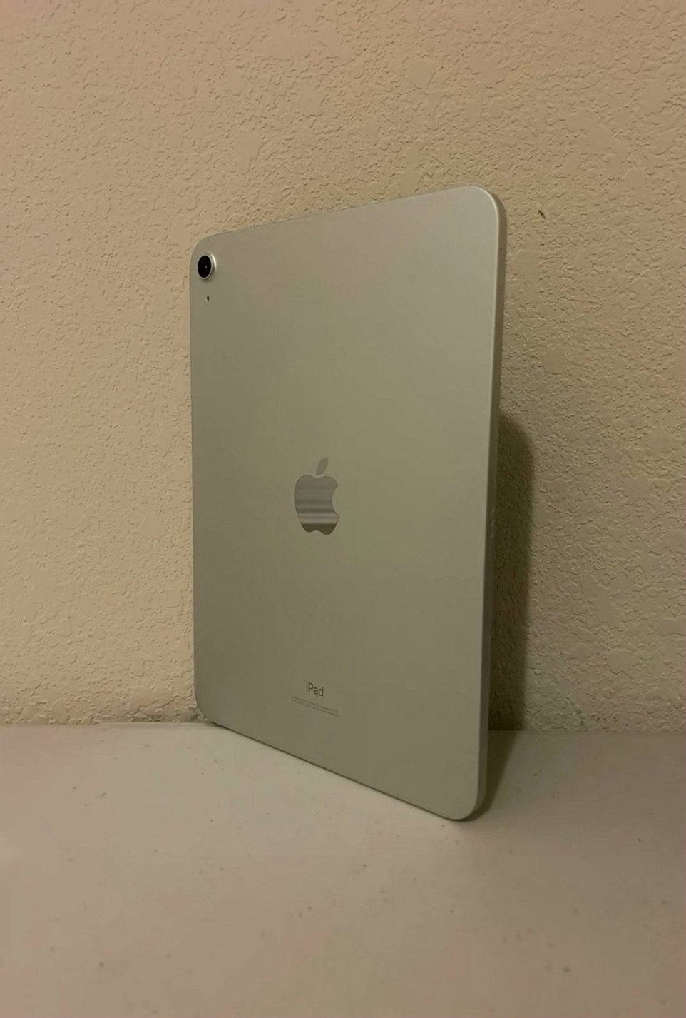 Apple iPad Air 10th Generation 64GB Silver Unlocked - Used image 2