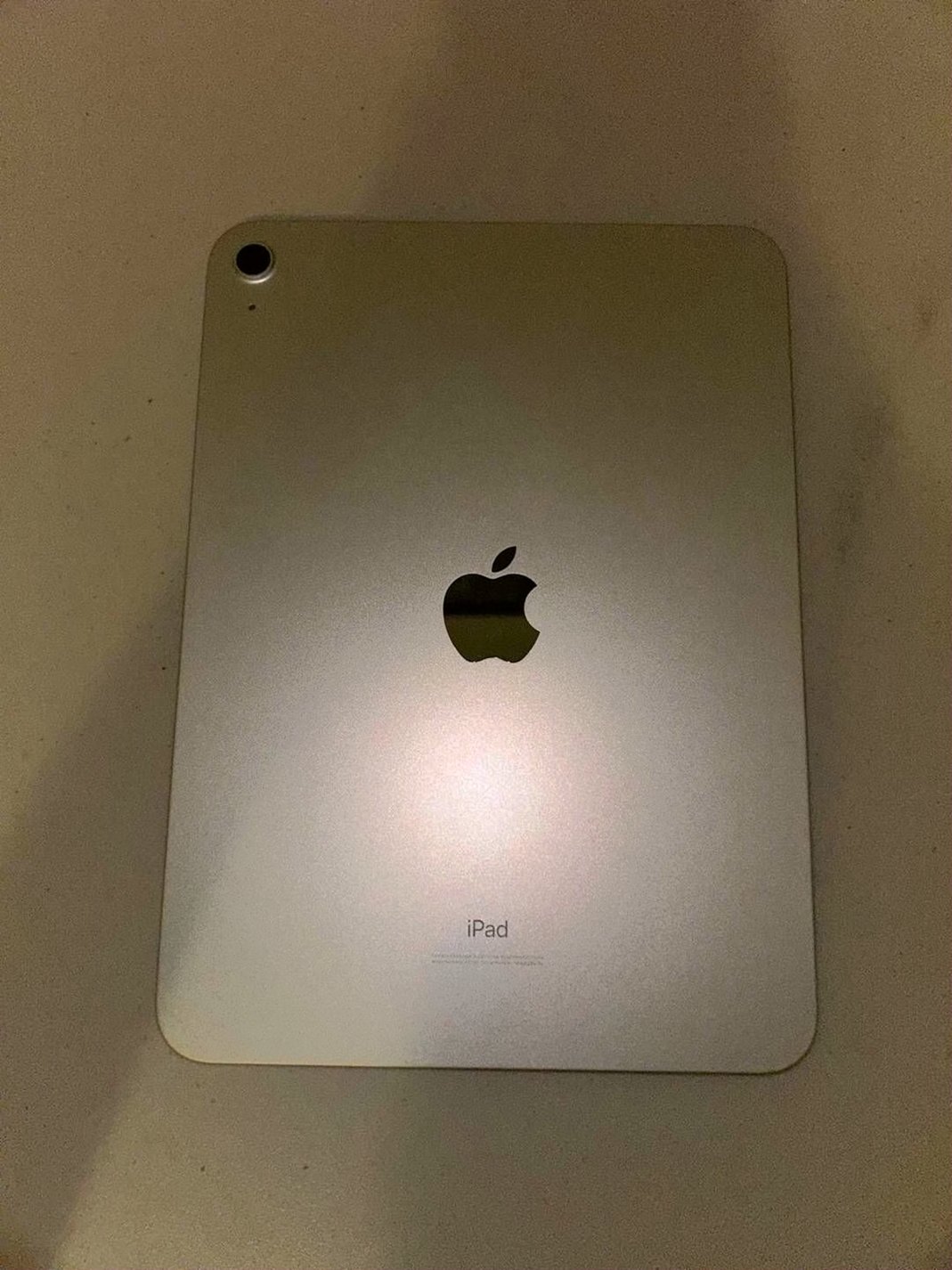 Apple iPad Air 10th Generation 64GB Silver Unlocked - Used image 4